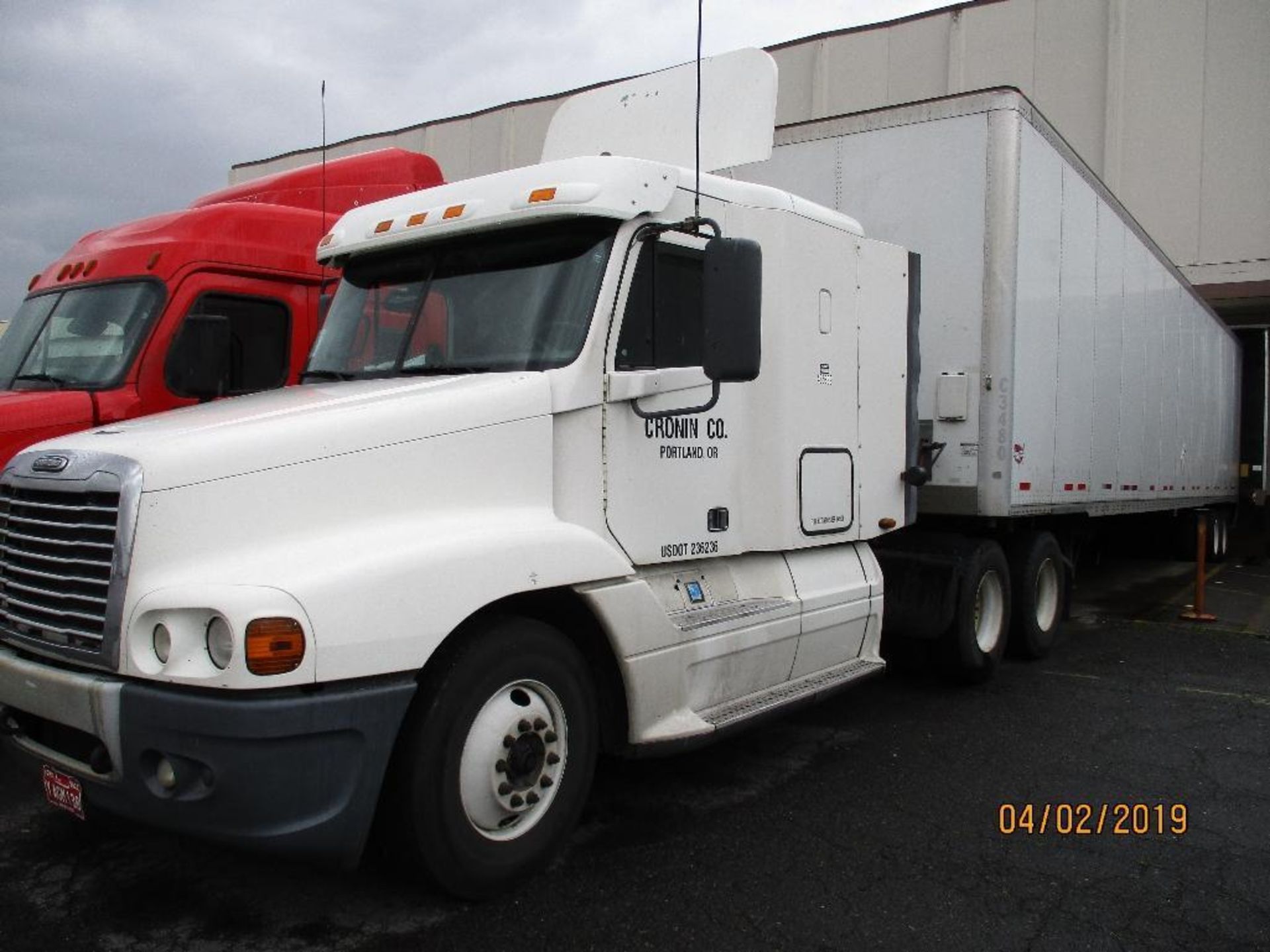 2004 Freightliner Tractor, GVWR 52,000lb, 814,523 Miles, VIN #1FUJBBCK45PU91882 - Image 2 of 10
