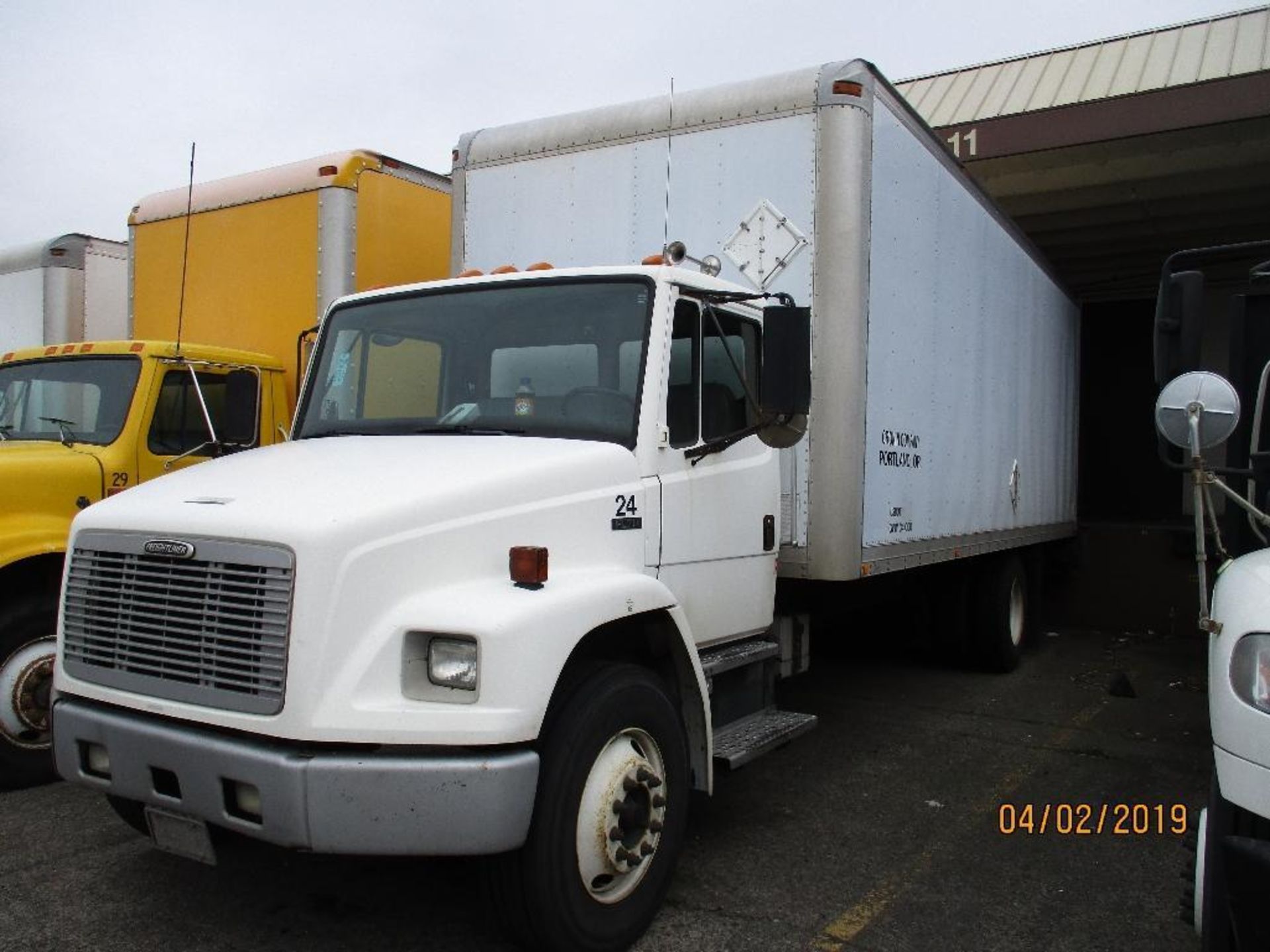 2002 Freightliner M/N FL70 Box Truck 24ft With Lift Gate, Six Speed Manuel, GVWR 33,000lb, 461,899 M - Image 2 of 14