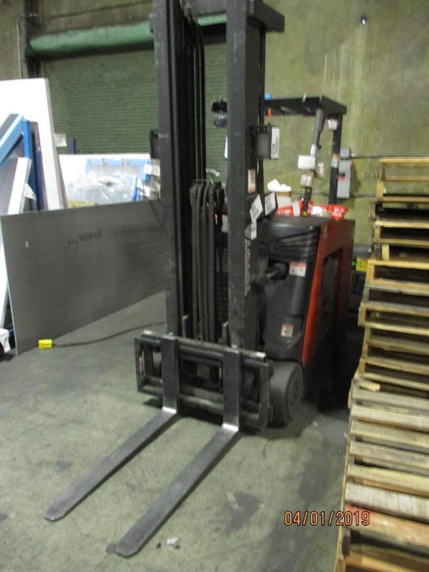 Toyota Electric Order Picker M/N 7BNCU25 4,000lb Capacity 4,202 Hours Comes With Charger - Image 2 of 6