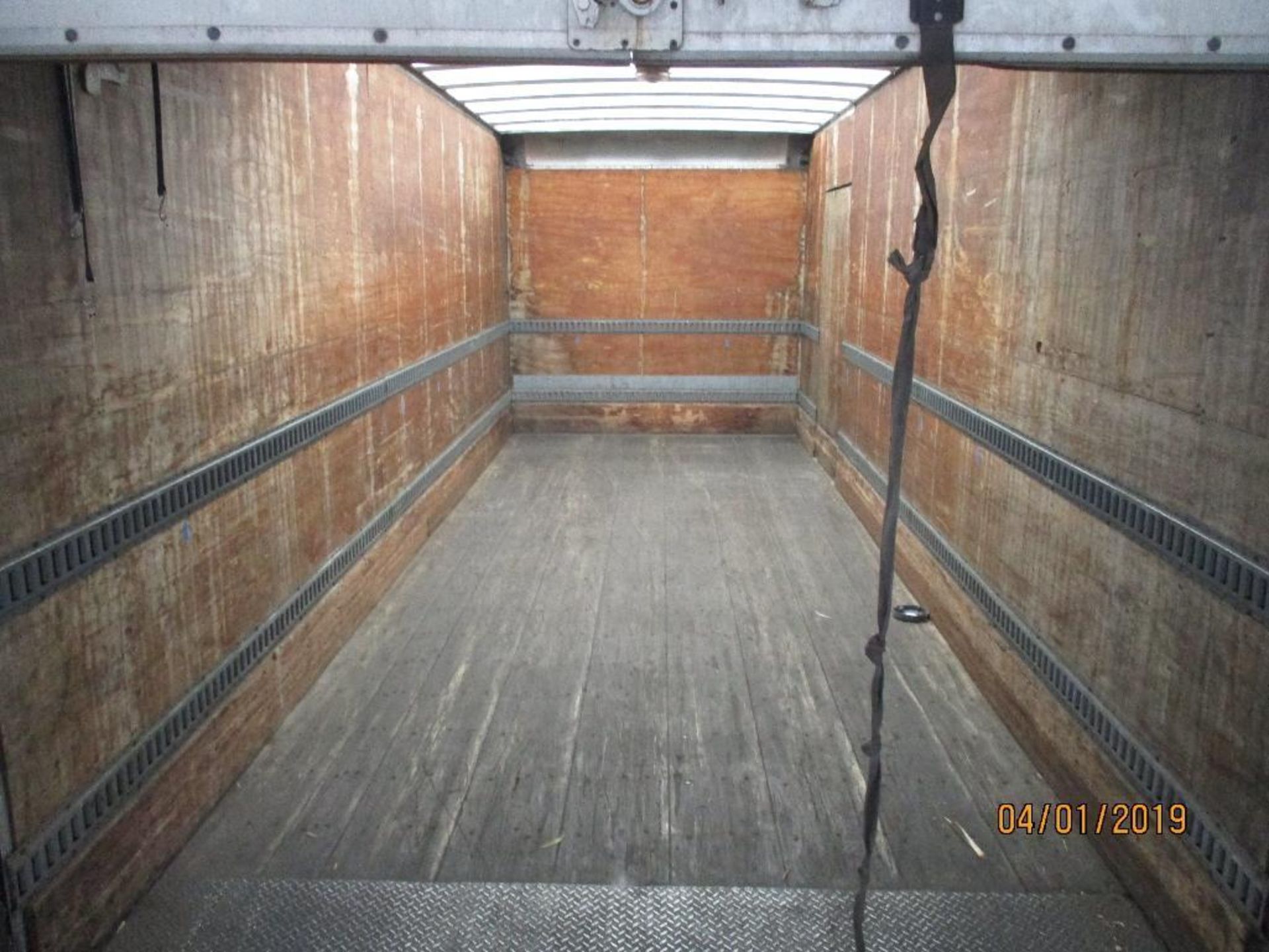2000 Freightliner M/N FL70 Box Truck 24ft With Lift Gate, Six Speed Manuel, GVWR 33,000lb, 284,635 M - Image 4 of 10