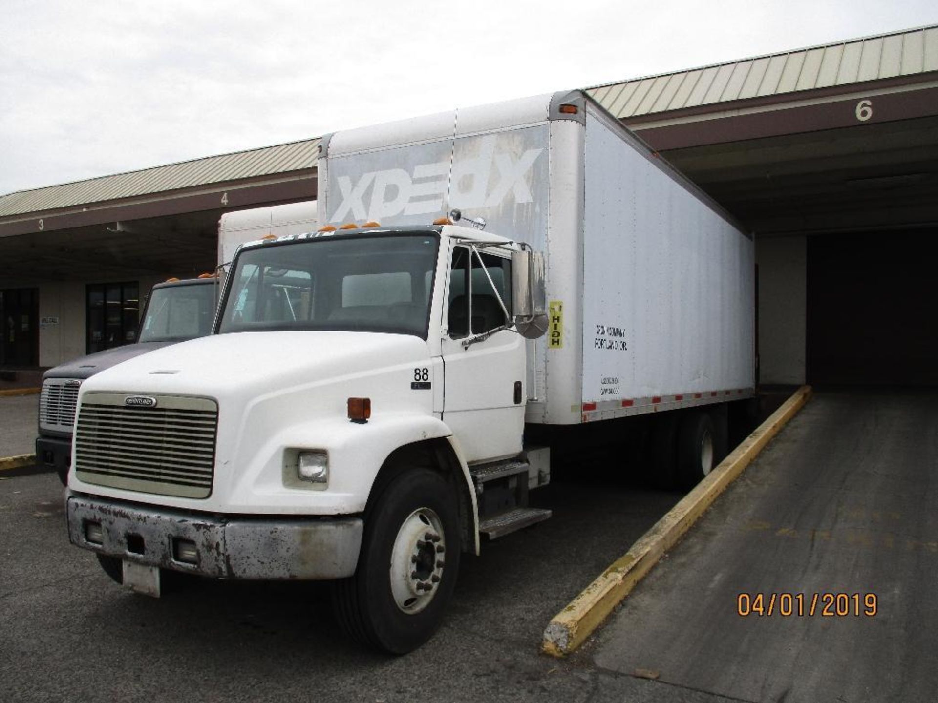 2000 Freightliner M/N FL70 Box Truck 24ft With Lift Gate, Six Speed Manuel, GVWR 33,000lb, 284,635 M