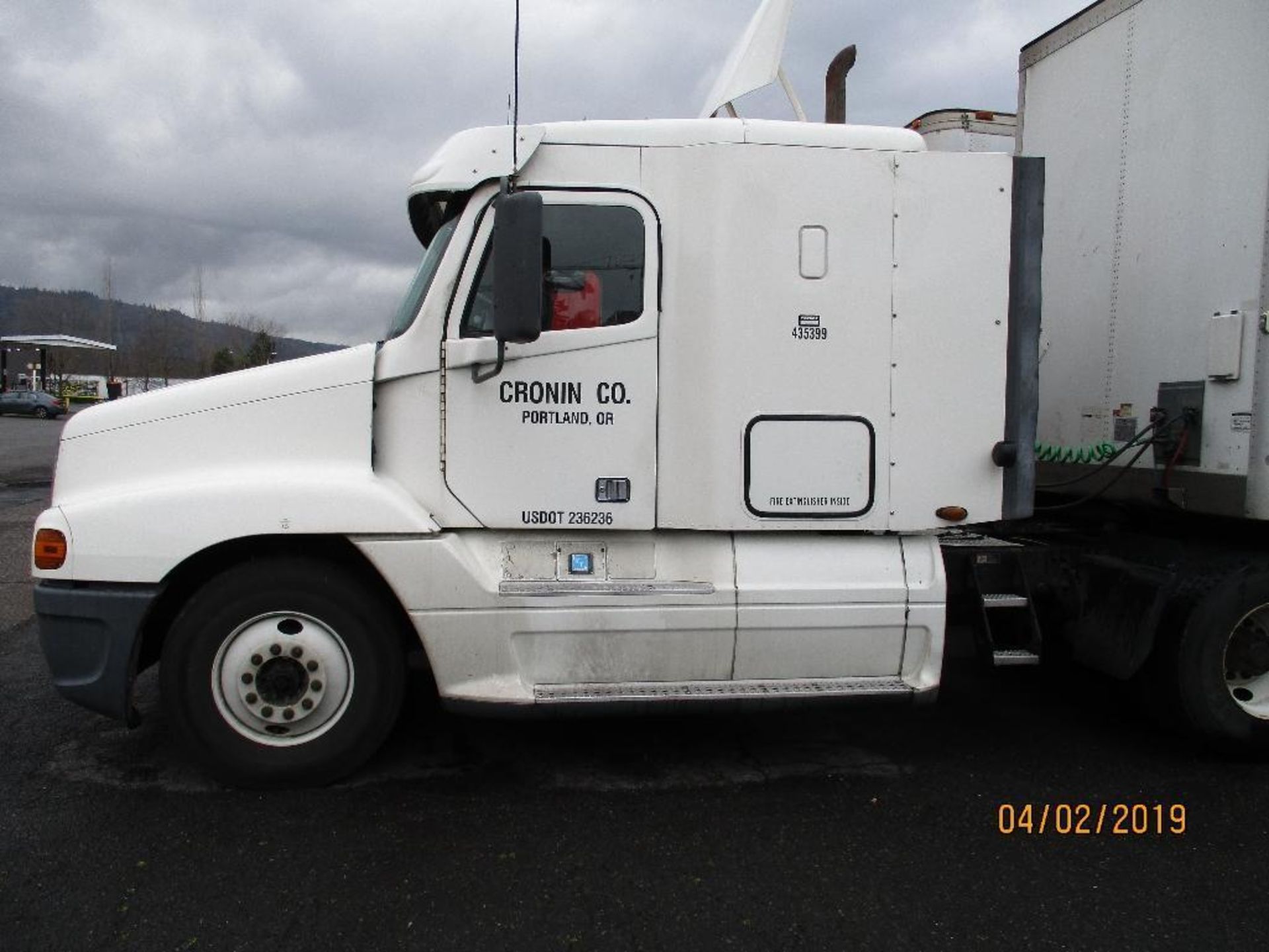 2004 Freightliner Tractor, GVWR 52,000lb, 814,523 Miles, VIN #1FUJBBCK45PU91882 - Image 3 of 10