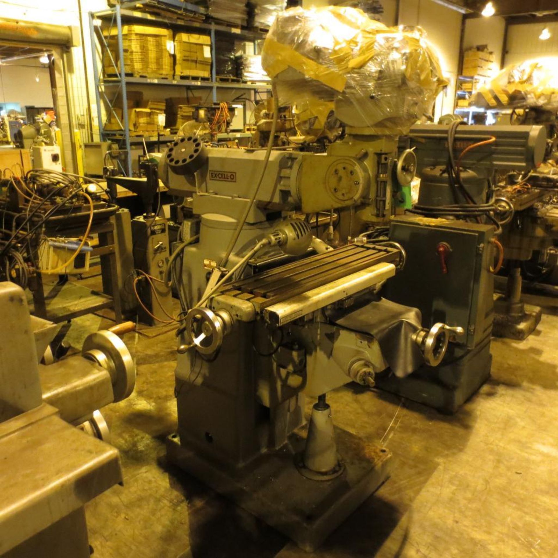 Excello Vertical Milling machine, 39"x9" Table with miniwizard XY Read Out *RIGGING $65*