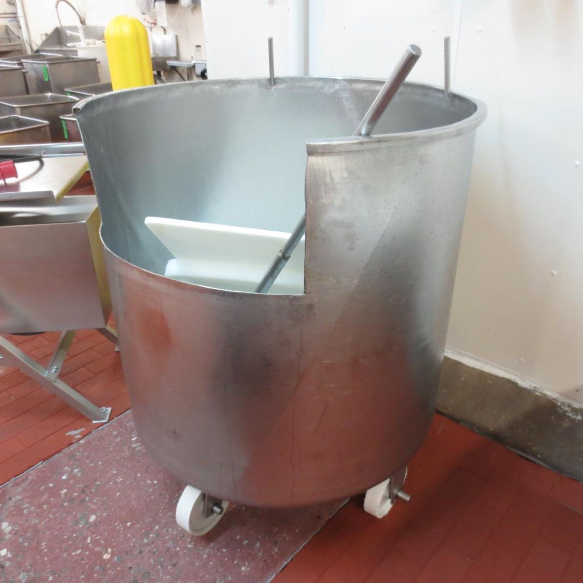 39" Round X 29" Deep Usable Stainless Tub - Image 2 of 2