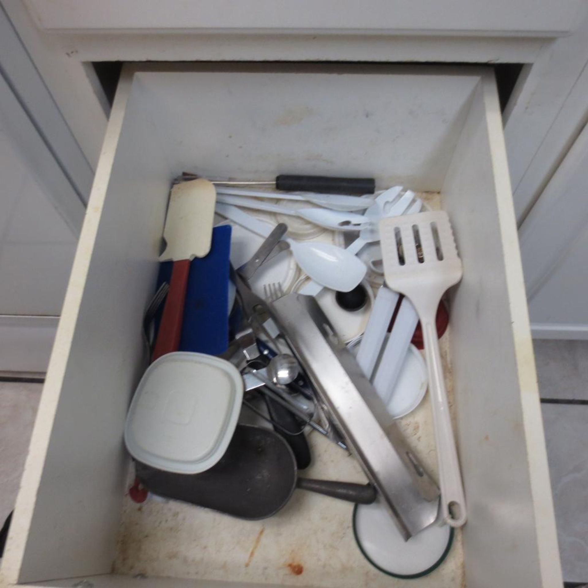 Contents in Cabinets - Image 6 of 7