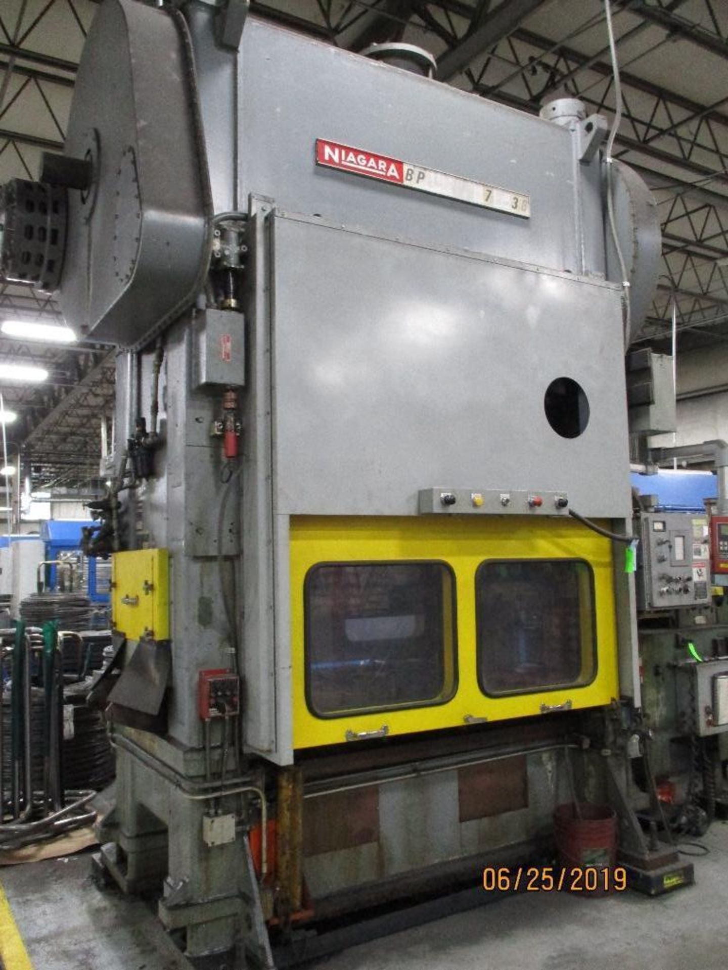 Niagara Press, 200 Ton Capacity, M/N BP-2-200-72-36 S/N 49875, 10" Stroke, 28" Shut Height, 1/2" Abo - Image 2 of 12