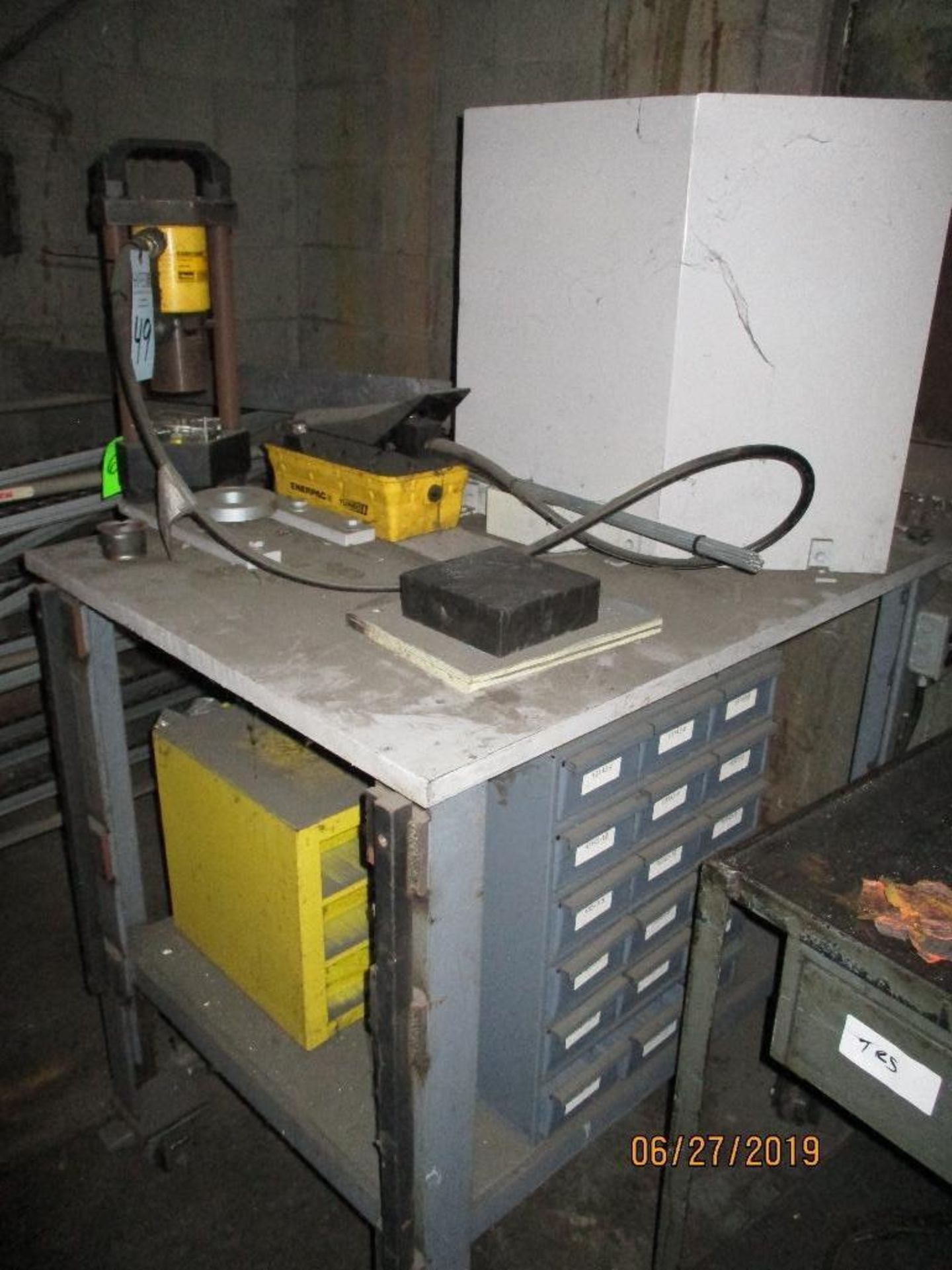 Parker Karry-Krimp Crimper M/N 82C-080 With Table & Skill Saw, Located at 800 West Broadway St. Thre - Image 3 of 5