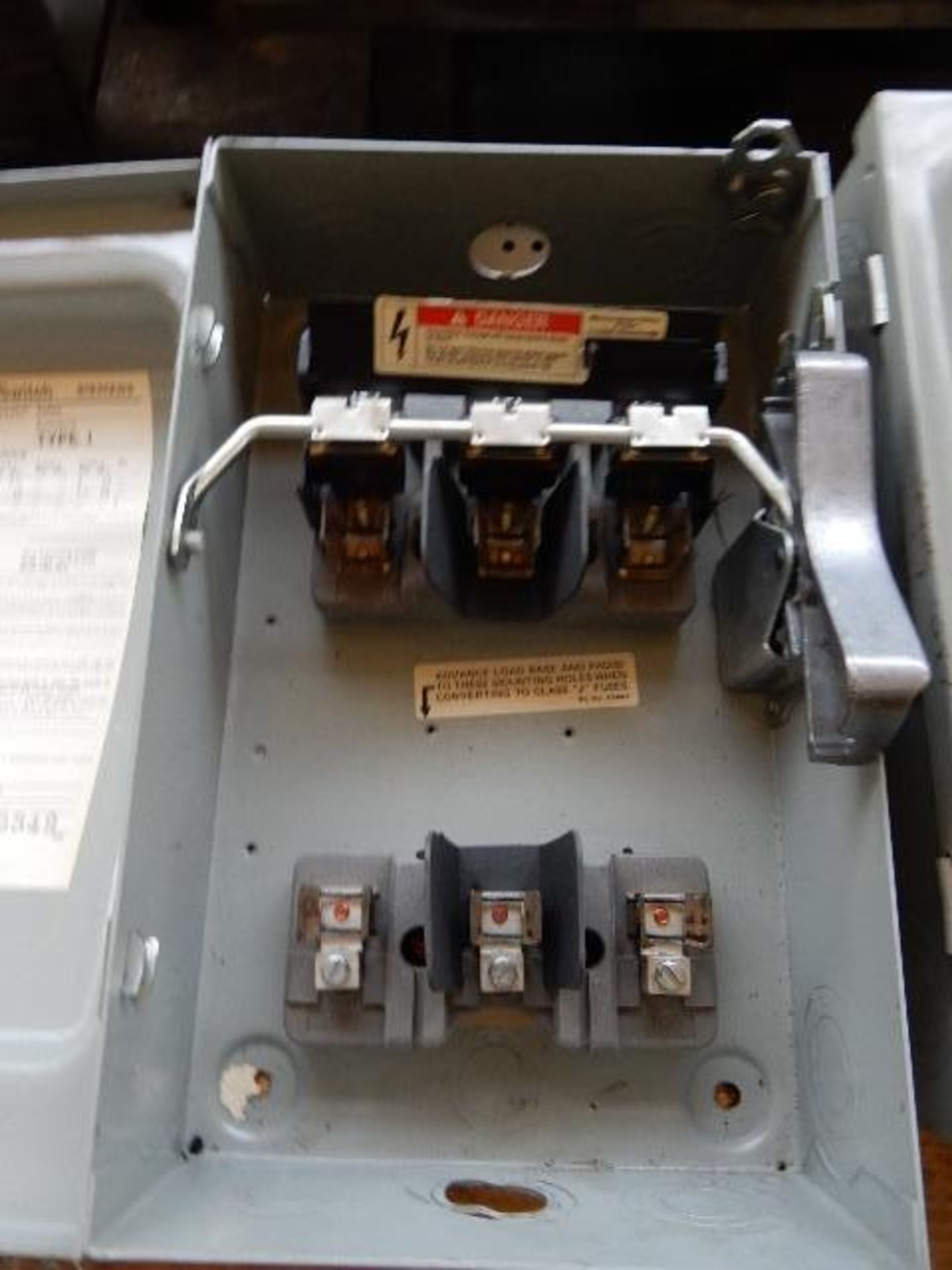 I-T-E Heavy Duty Vacu-Break Switch with Champmatic Cap# F351, Inclusure: Type 1 Indoor, 30 Amps, 600 - Image 3 of 4