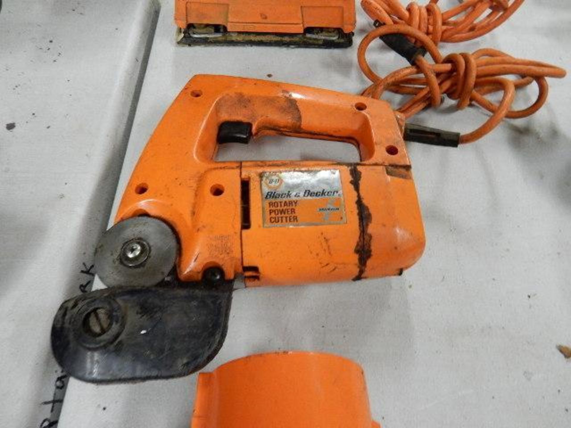 Black&Decker Electric Coved Tool set to include: 1ea Dual Action Sander , Rotary Power Cutter, 3/4 H - Image 3 of 4