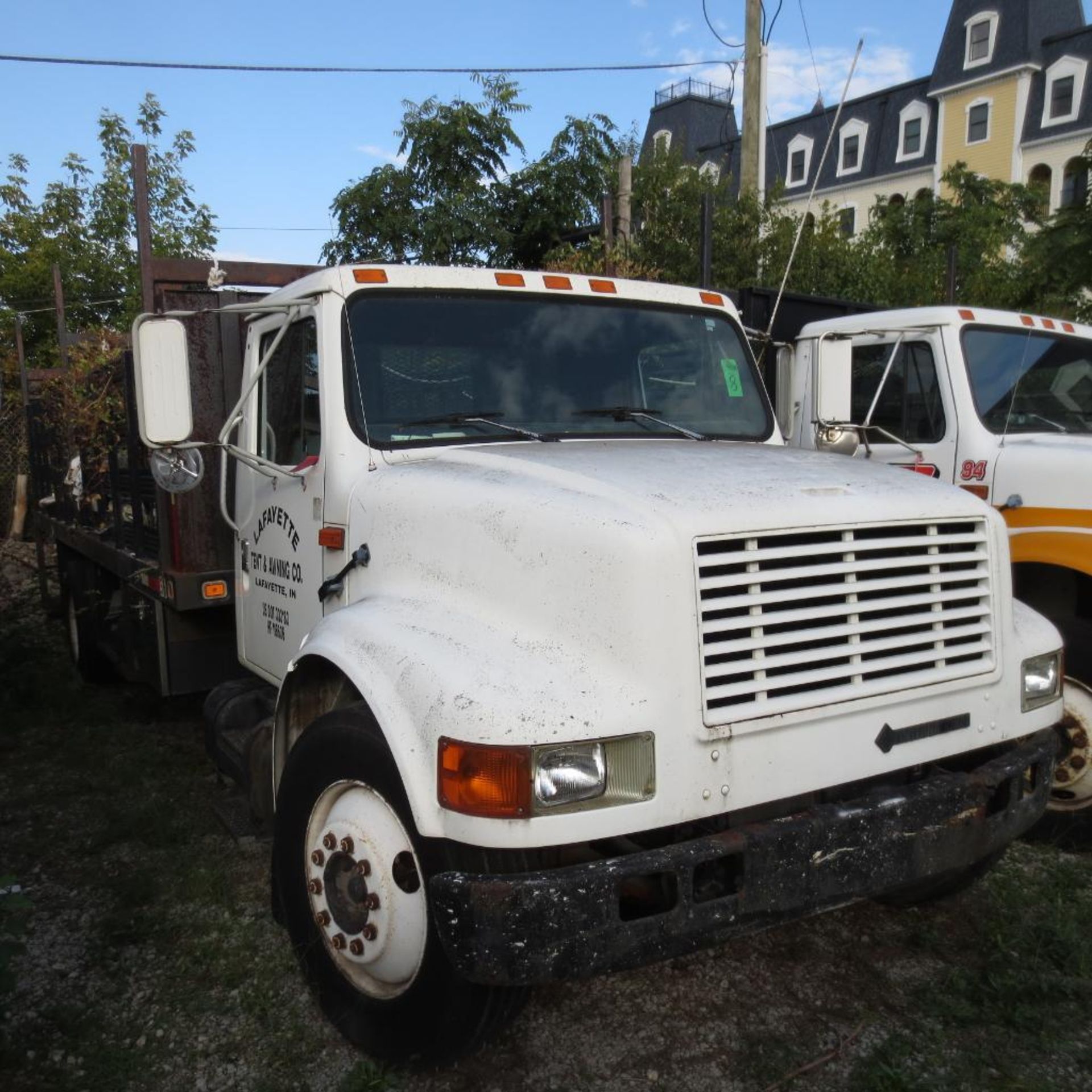 International 22Ft. 4700 S/A Stakebed Truck Vin 1HTSCPEM9PH526551 (1993), 5.9L Diesel, 6 Speed, 374, - Image 2 of 12