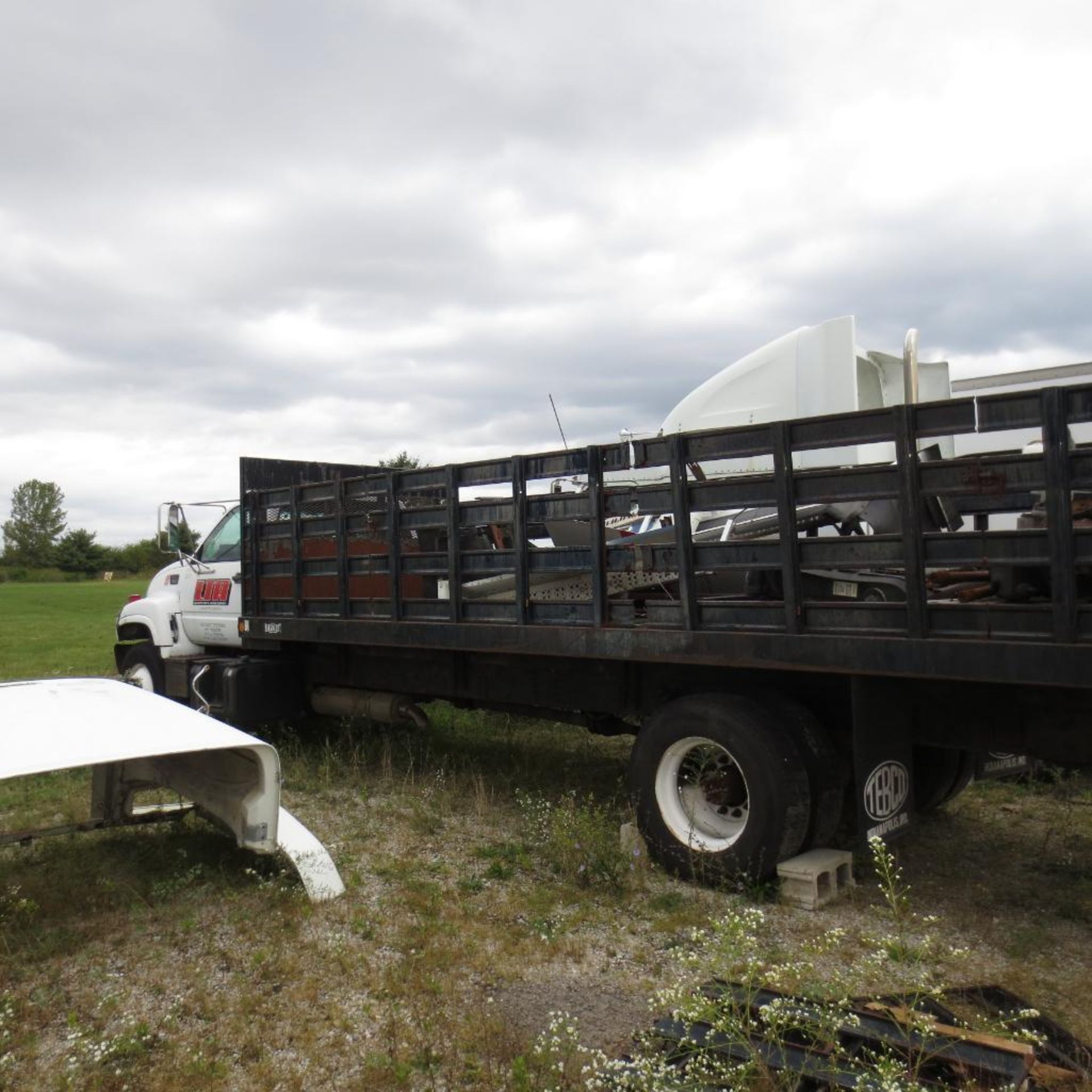 GMC 24Ft. (est) C7500 S/A Stakebed Truck Vin. 1GDJ7H1C41J505697 (2001) 7.2L Diesel, 4X2 (Not Running - Image 8 of 8