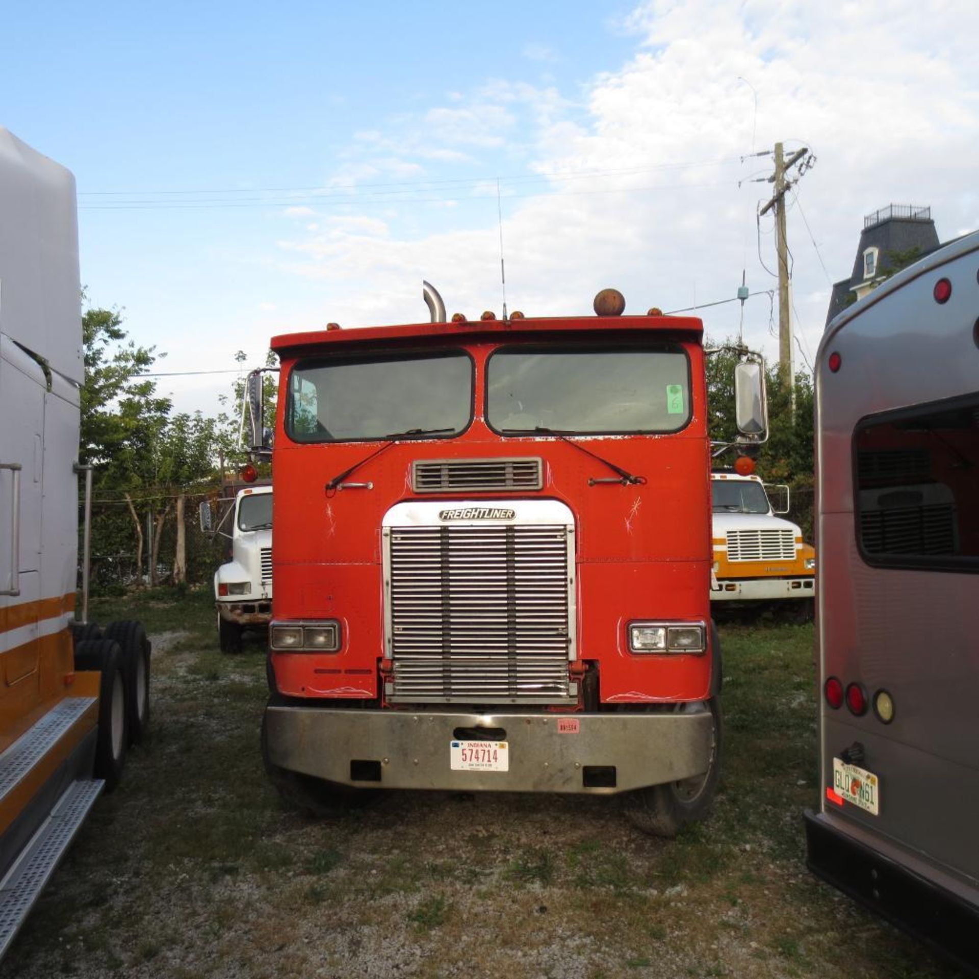 Freightliner Sleeper Truck Tractor T/A Vin 1FUPTCYBXJP333062 (1988), 14.0 L Diesel, 6X4, 758,488 Mil