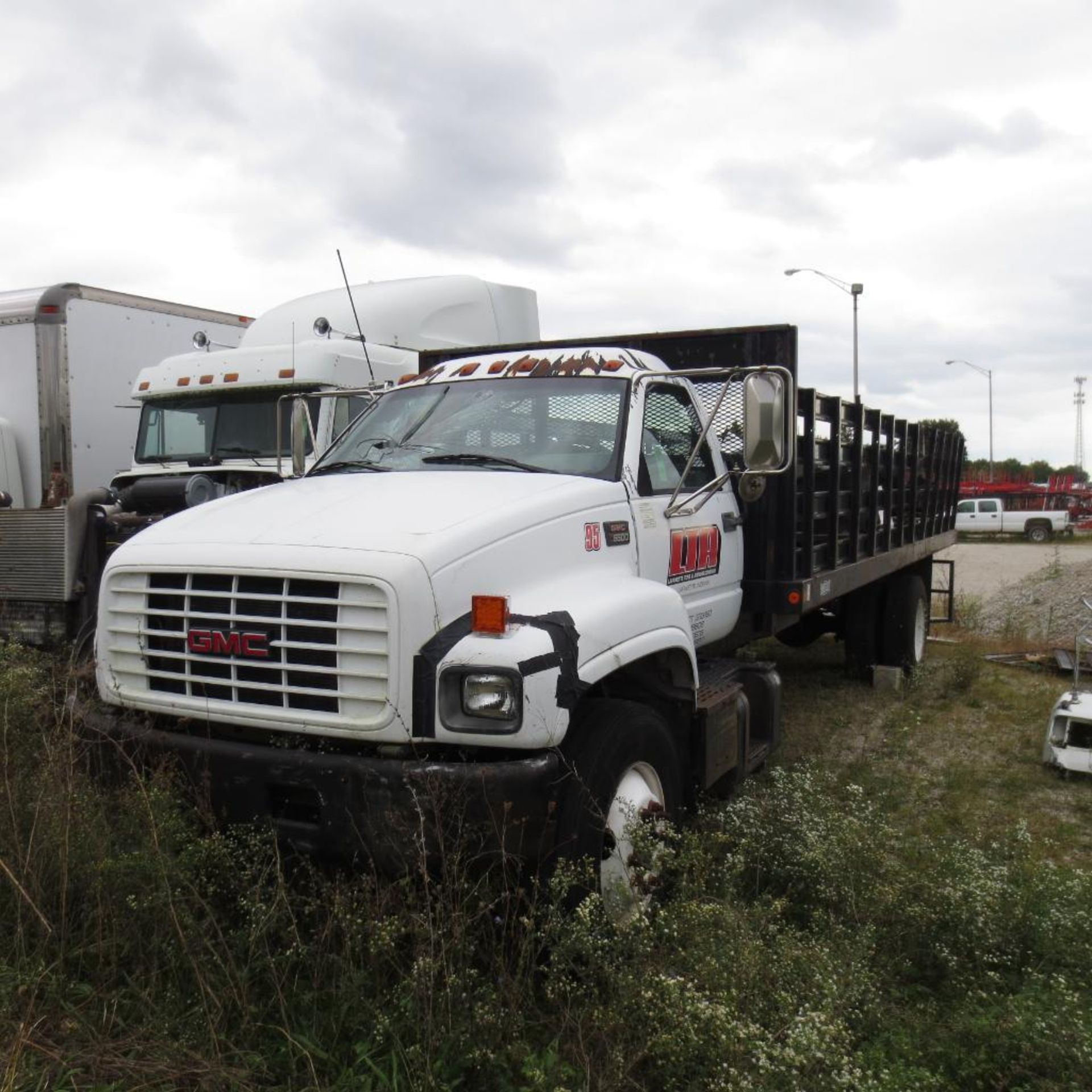 GMC 24Ft. (est) C7500 S/A Stakebed Truck Vin. 1GDJ7H1C41J505697 (2001) 7.2L Diesel, 4X2 (Not Running