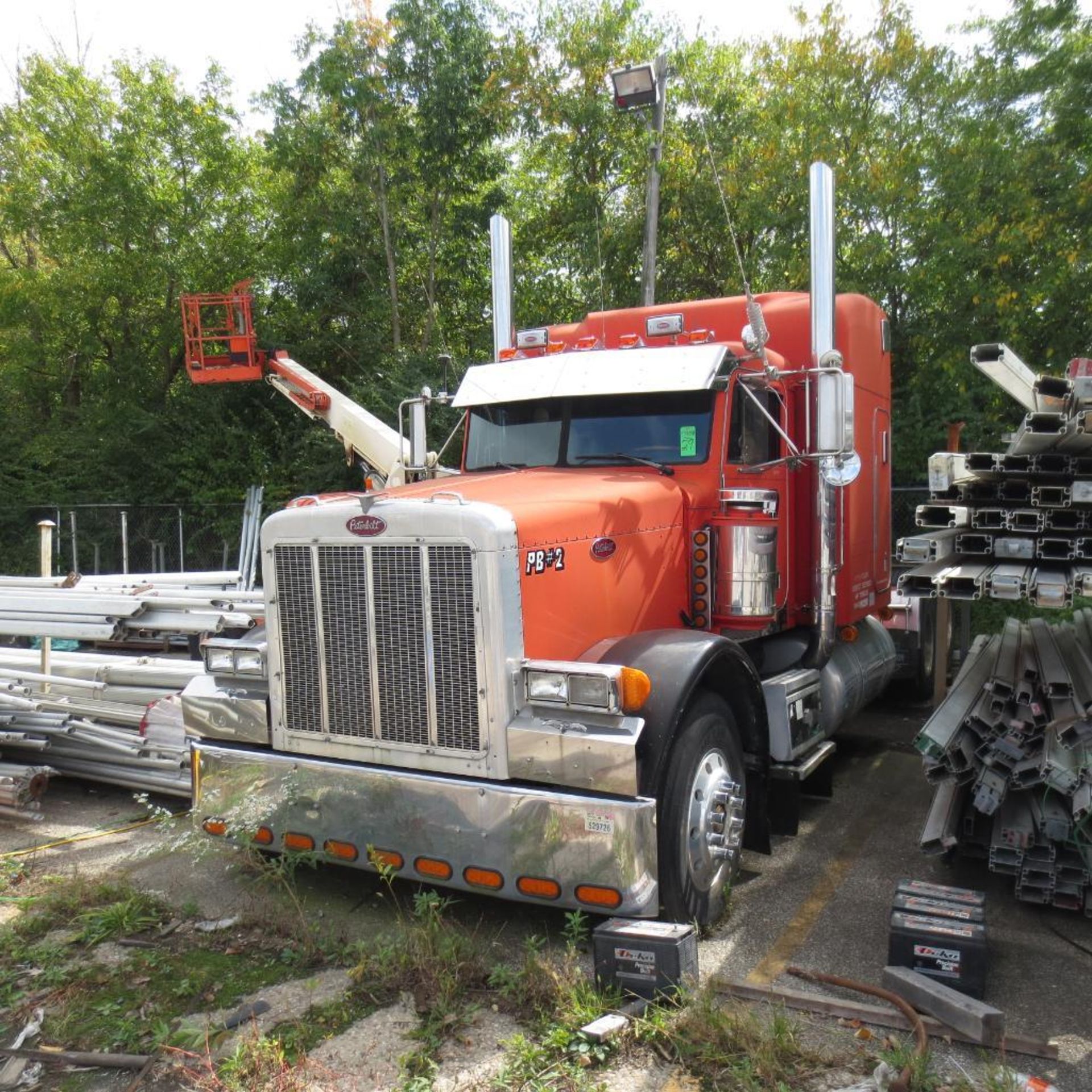 Peterbilt Sleeper Truck Tractor Vin 1XP5DR9X9PN329581 (1993) (cab locked model & miles N/A)( Loc. 31