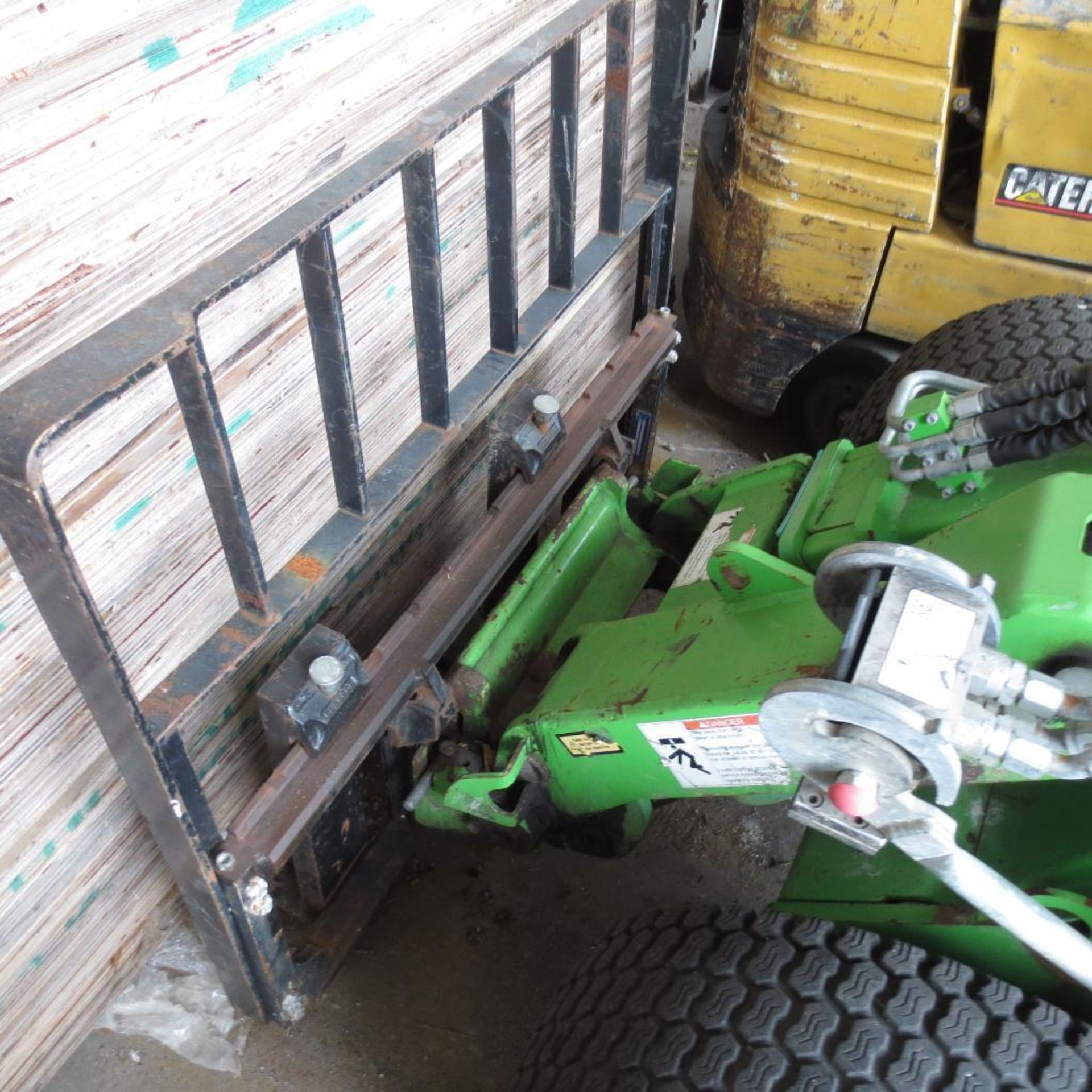 Avant 745 Wheel Loader S/N: 713511347 (2013) Q/C Forks, Aux. hyd., Canopy, Kubota 4 Cyl., 26x12.00-1 - Image 2 of 14