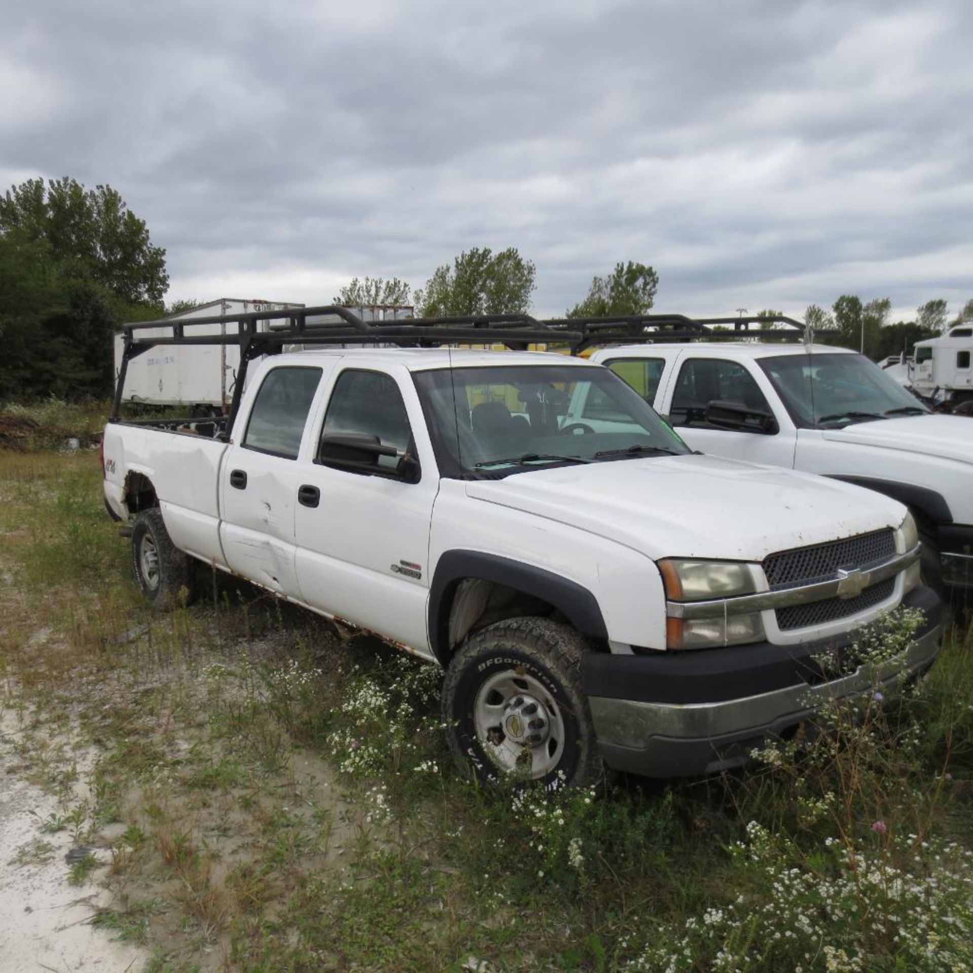 Chevrolet 3500 Silverado Crew Cab 4X4 Pickup Truck Vin 1GCHK33254F238344 (2004) 6.6L Diesel ( Not Ru - Image 2 of 9