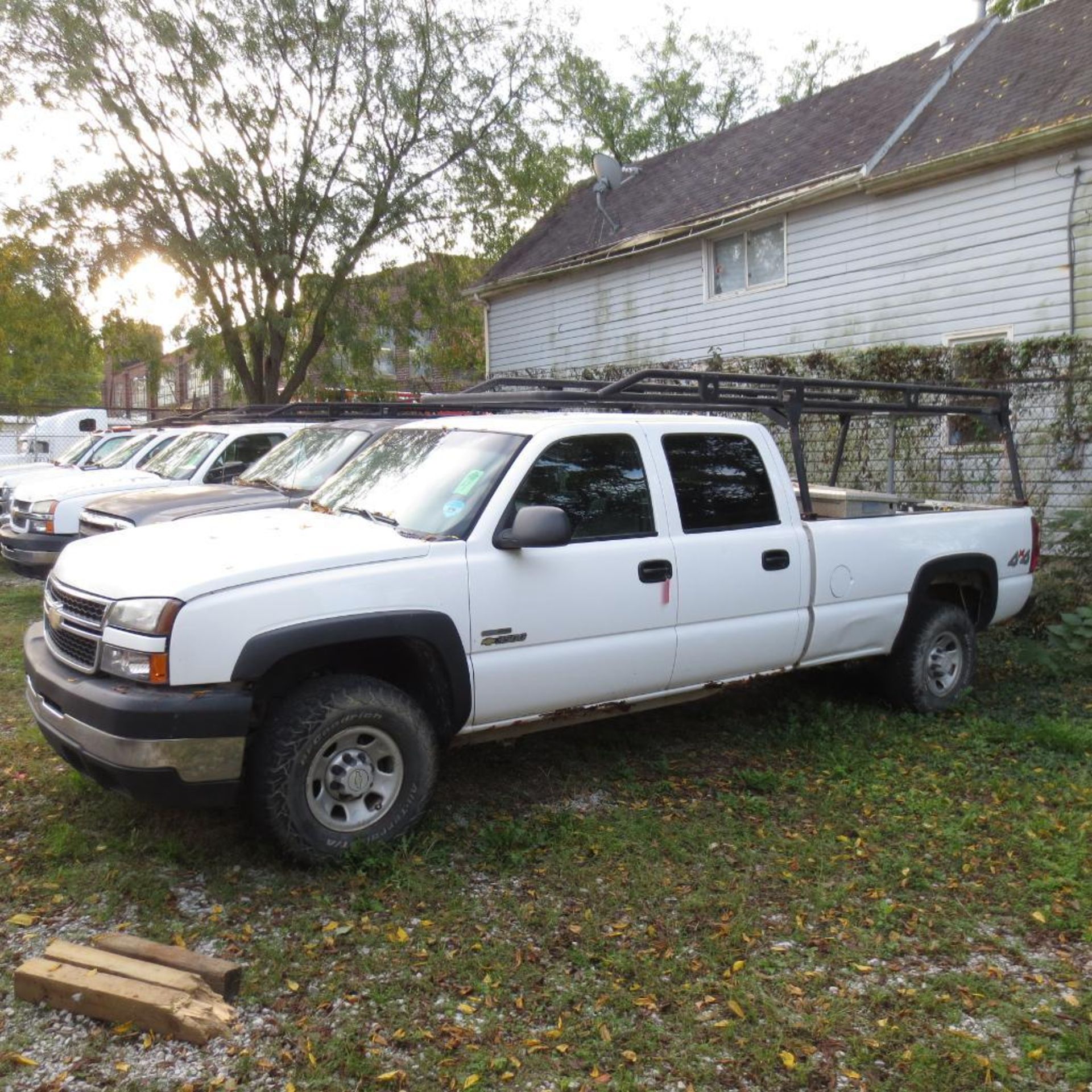 Chevrolet 3500 Silverado Crew Cab 4X4 Pickup Truck Vin 1GCHK33D76F171282 (2006), Duramax V8, Allison - Image 6 of 11