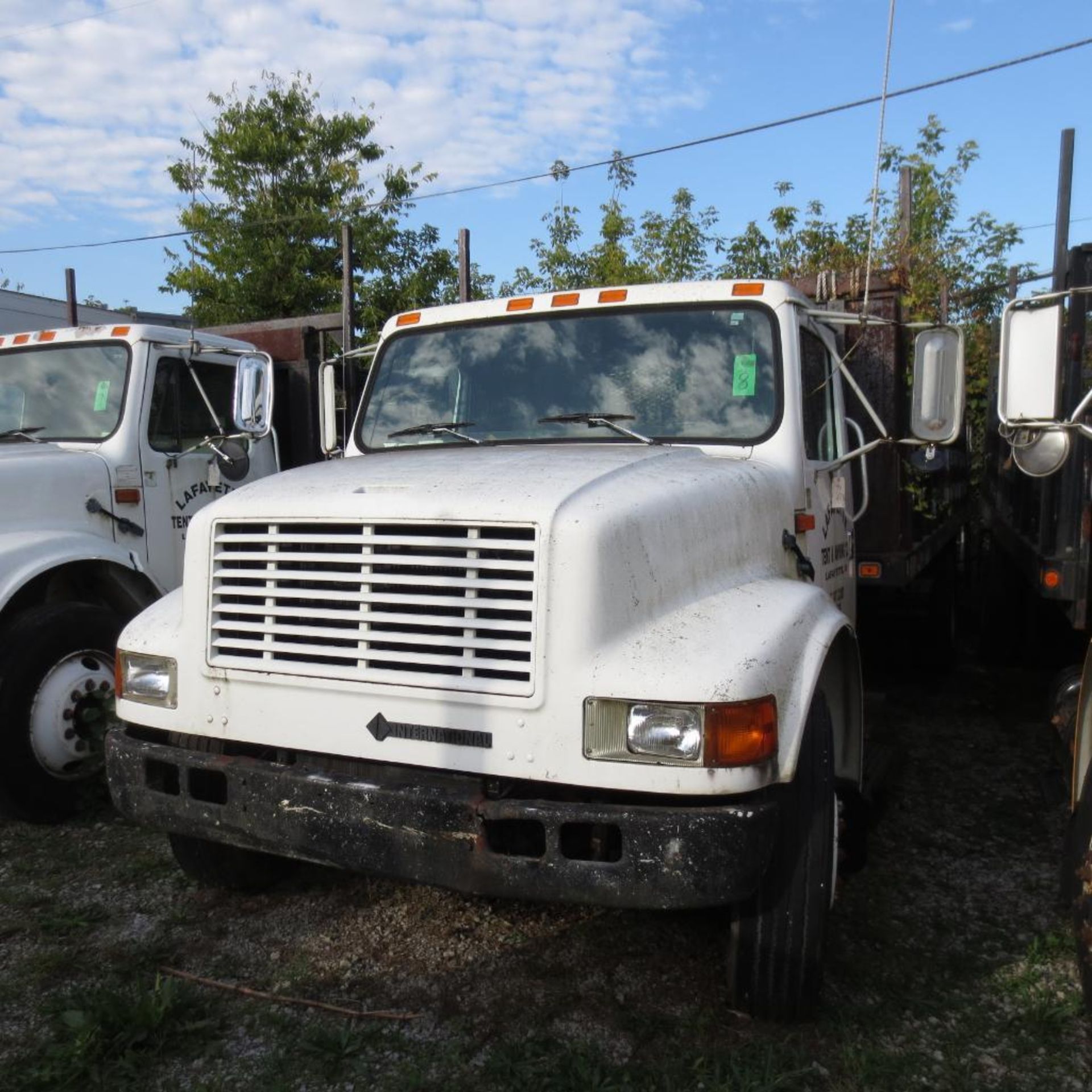 International 22Ft. 4700 S/A Stakebed Truck Vin 1HTSCPEM9PH526551 (1993), 5.9L Diesel, 6 Speed, 374,