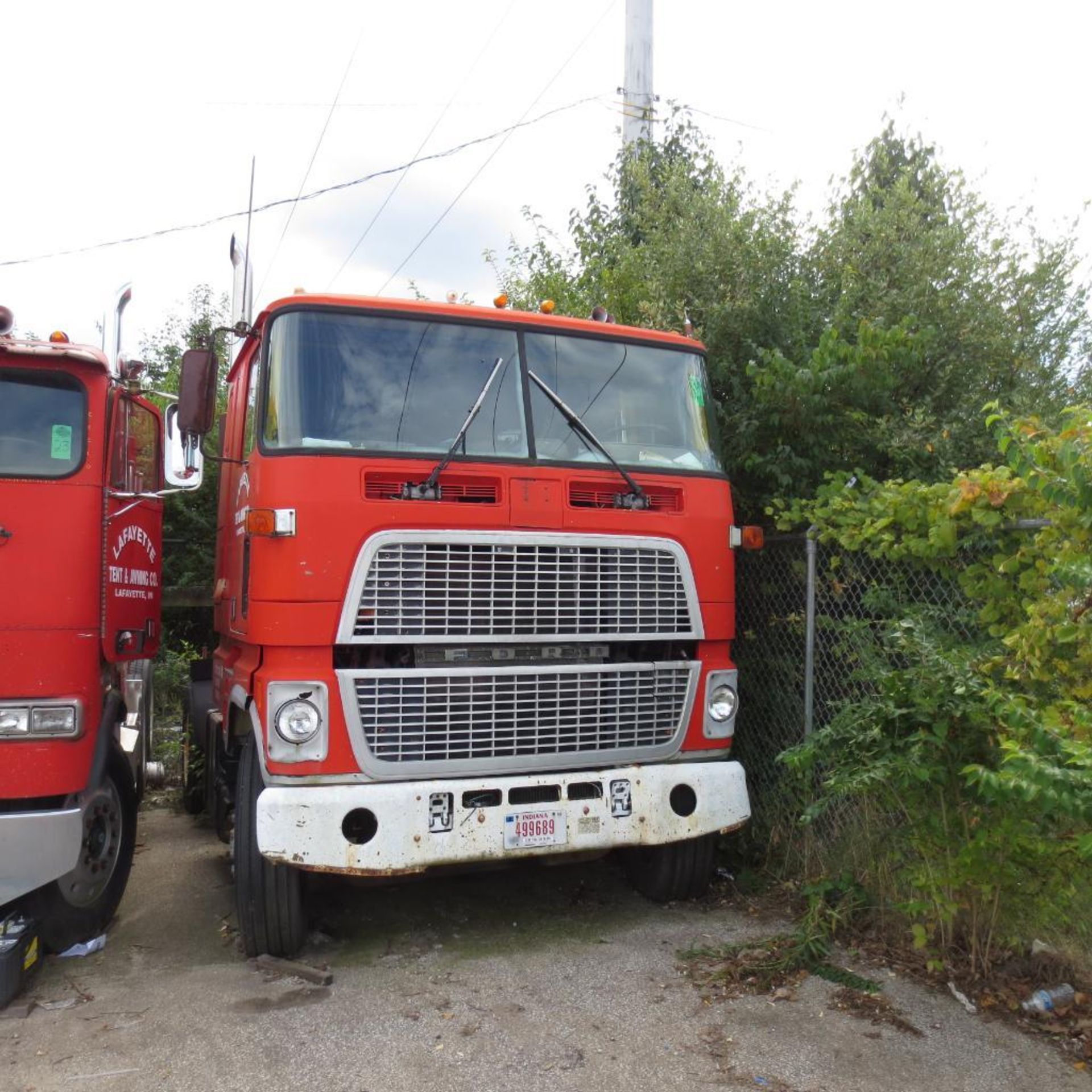 Ford Flat Nose Sleeper Truck Tractor Vin Z98WVJD5691 (1980) Mile N/A, ( Not Running ) ( Loc. 3131 Co