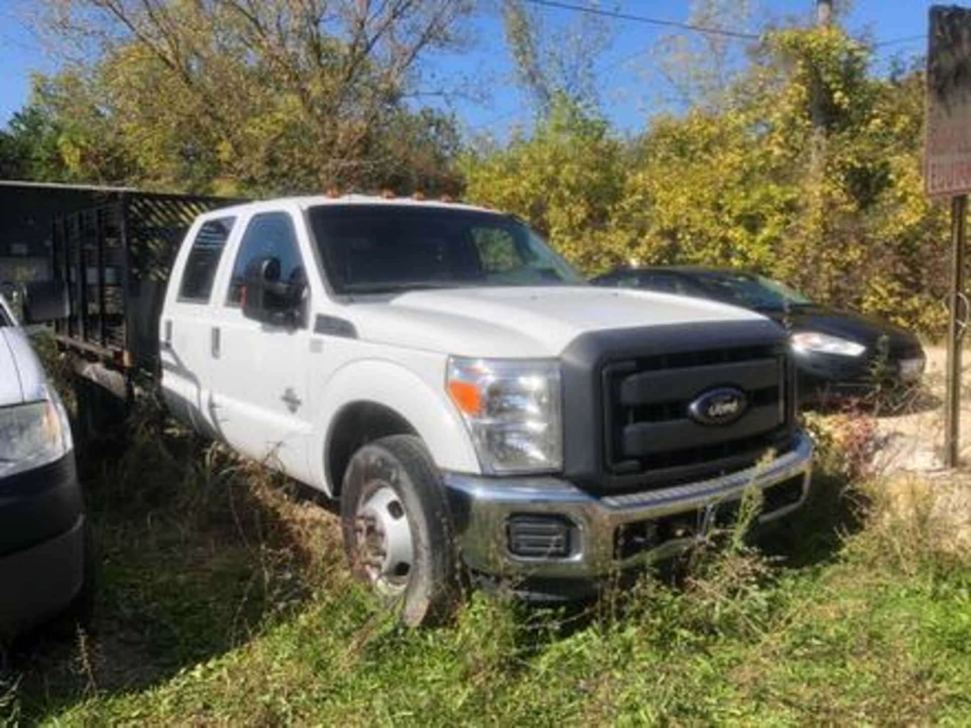 2012 Ford F350 Crew Cab S/A Flatbed Stakebed Truck Vin: 1FD8W3GT7CEC58277 (2012) 130,000 Miles ( Mot - Image 2 of 14