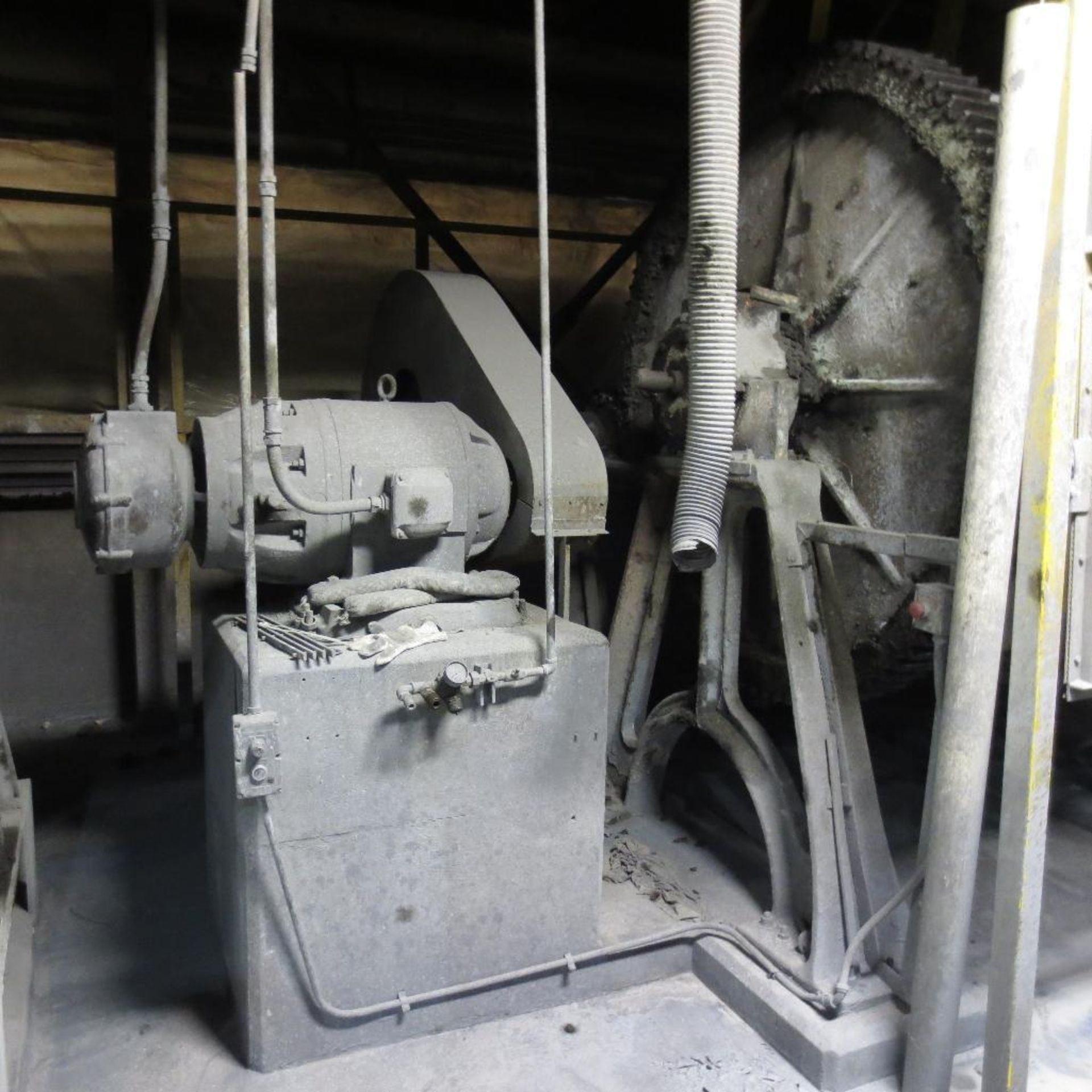 2,500 Lb. Carbon Steel Ball Mill (Est) 6' Dia. x 5' Long, Ceramic Lined, Drive Motor, Stand - Image 2 of 3