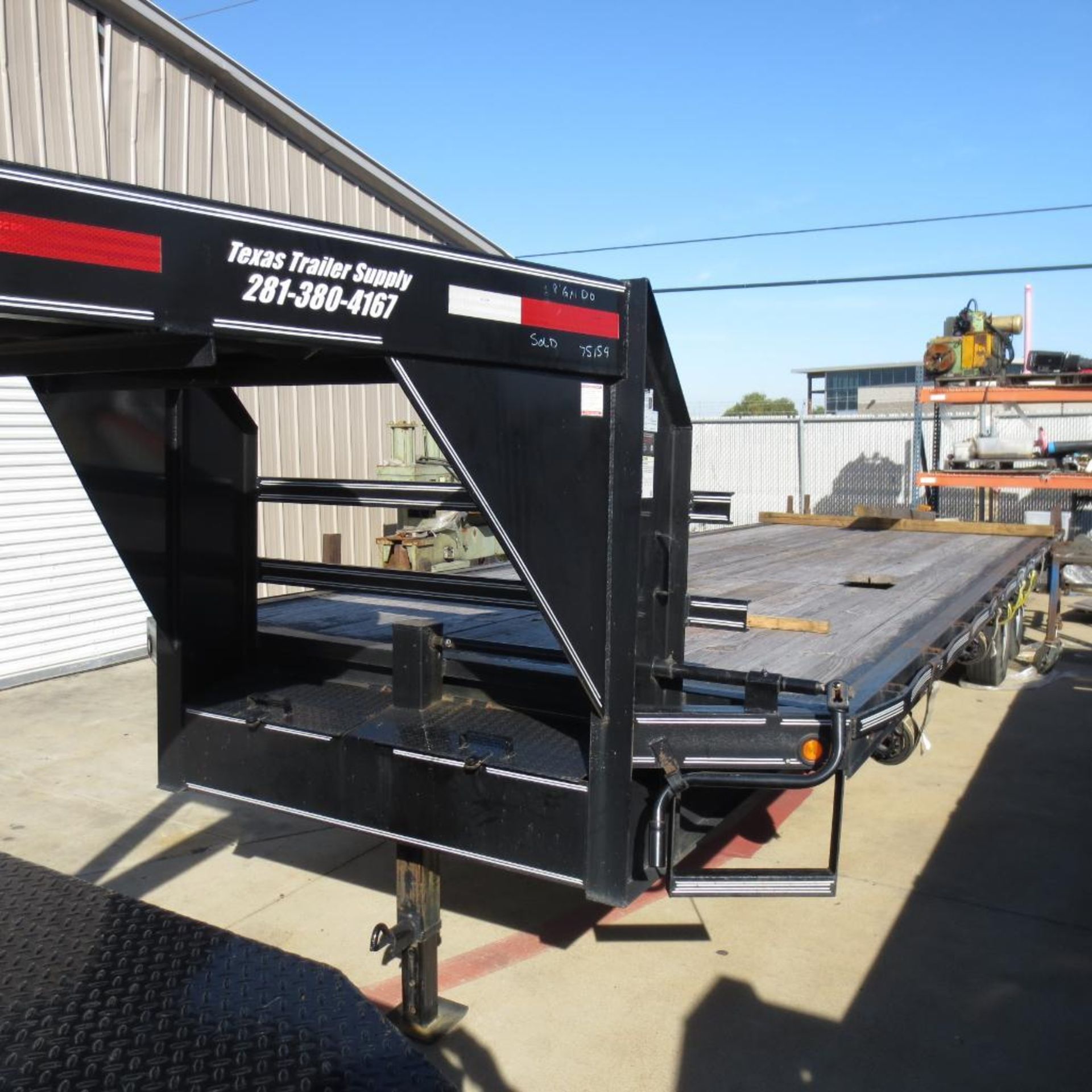 TEXAS TRAILER 28' T/A GOOSENECK EQUIPMENT TRAILER VIN: 1P9GF2828JL375154 (2018) 28' WOOD DECK, 6,400 - Image 3 of 6