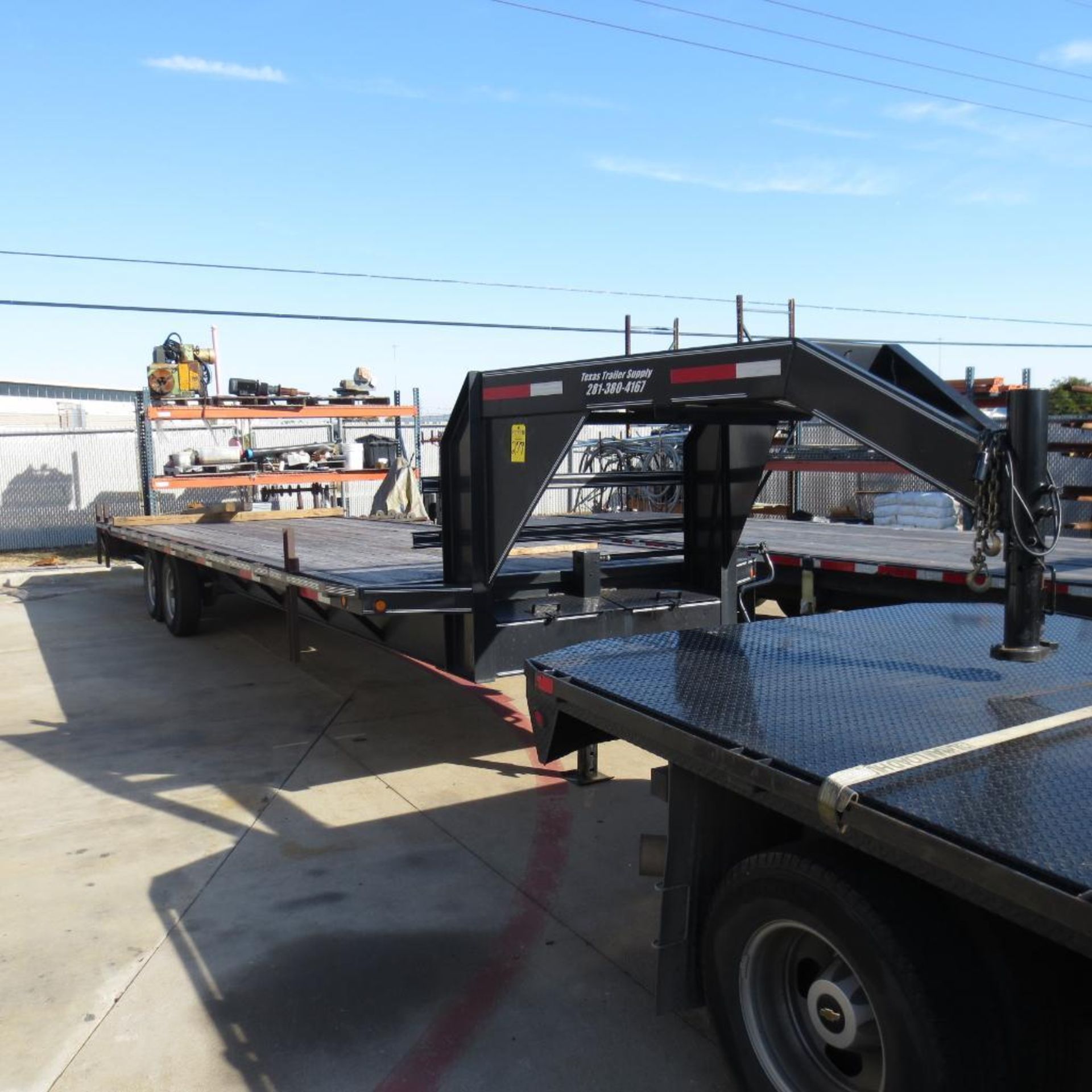 TEXAS TRAILER 28' T/A GOOSENECK EQUIPMENT TRAILER VIN: 1P9GF2828JL375154 (2018) 28' WOOD DECK, 6,400