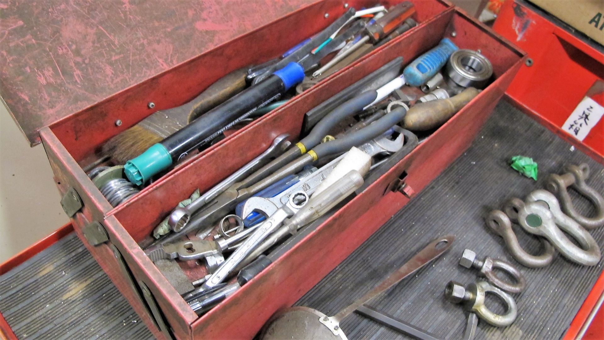 5 DRAWER TOOL BOX W/UPPER TOOL BOX W/TOOLS - Image 2 of 2