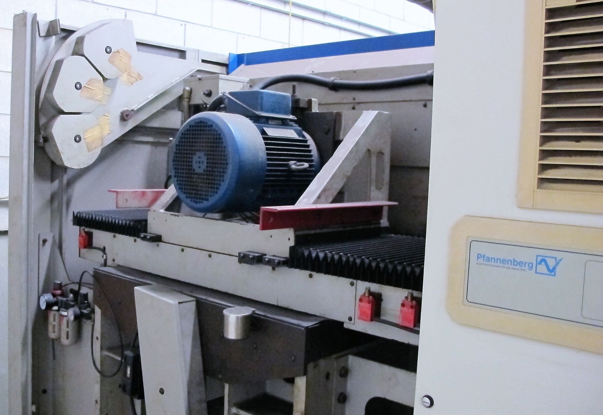 JONES & SHIPMAN Dominator 624 CNC 4-Axis Creep Feed Grinder, GE Fanuc Series 210i-M Control - Image 3 of 13