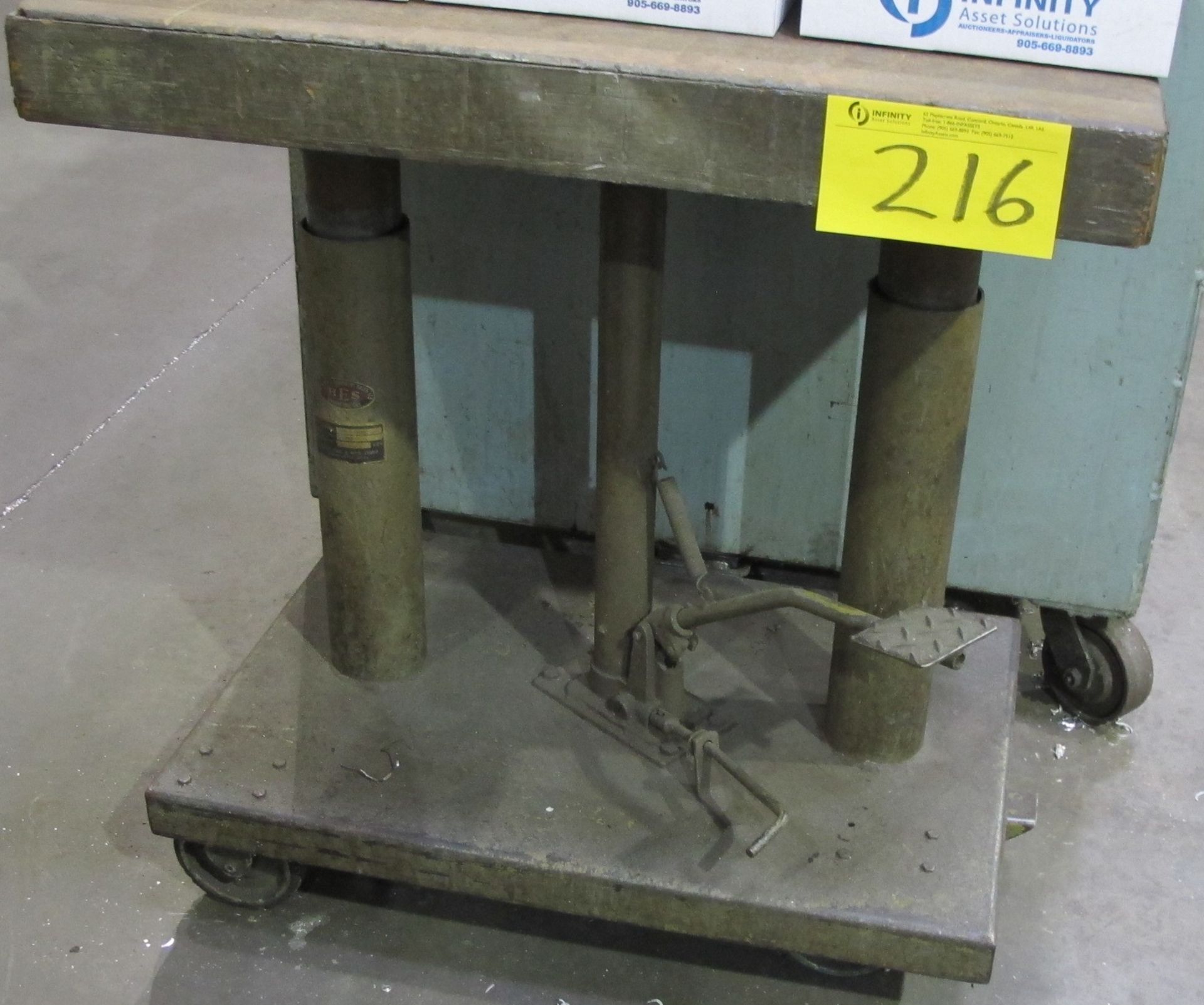 HES MANUAL HYDRAULIF LIFT TABLE, 31"L X 21"D