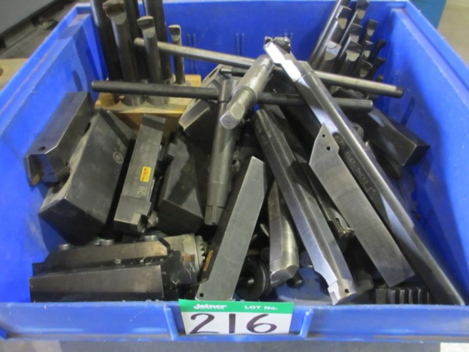 L1: TRAY OF TOOL HOLDERS, BORING BARS ETC.