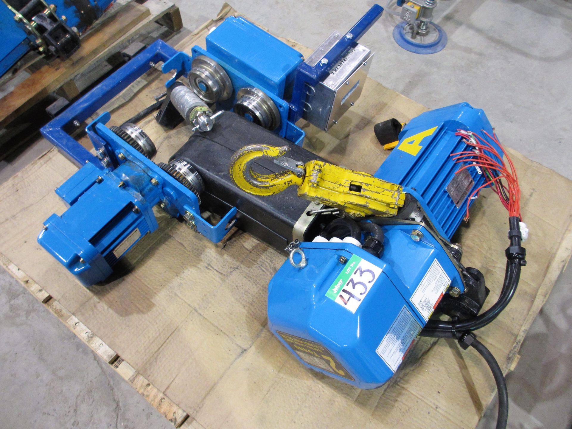 L2: HYUNDAI 2 TON ELEC. HOIST 220/3PH - Image 2 of 2