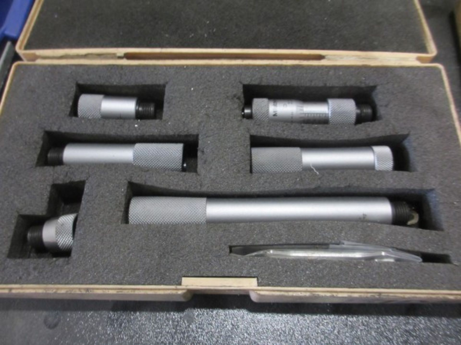 L1: MITITOYO 137-212 TUBULAR INSIDE MICROMETER, EXT. ROD TYPE