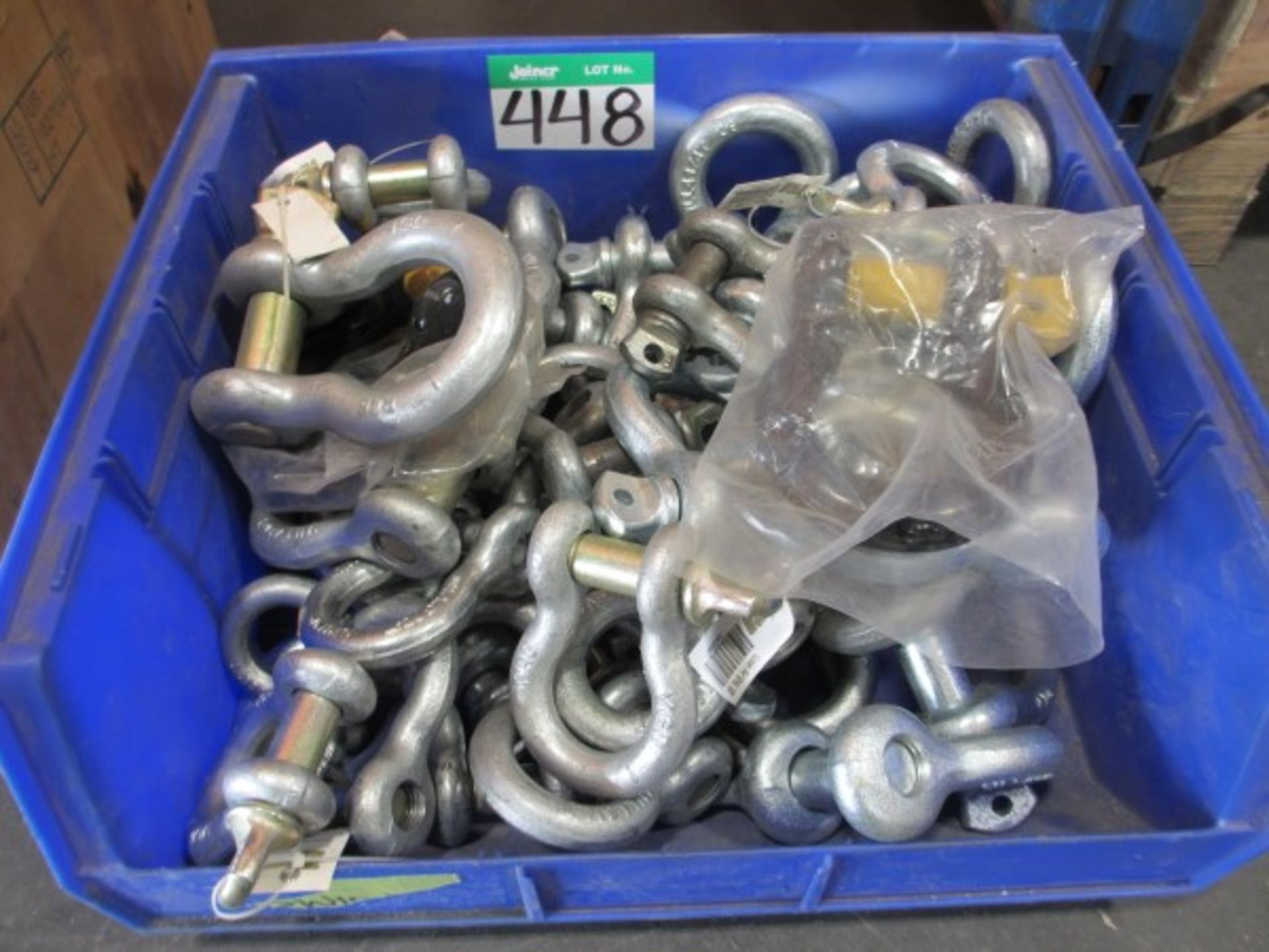 L2: TRAY OF ASST’D SHACKLES