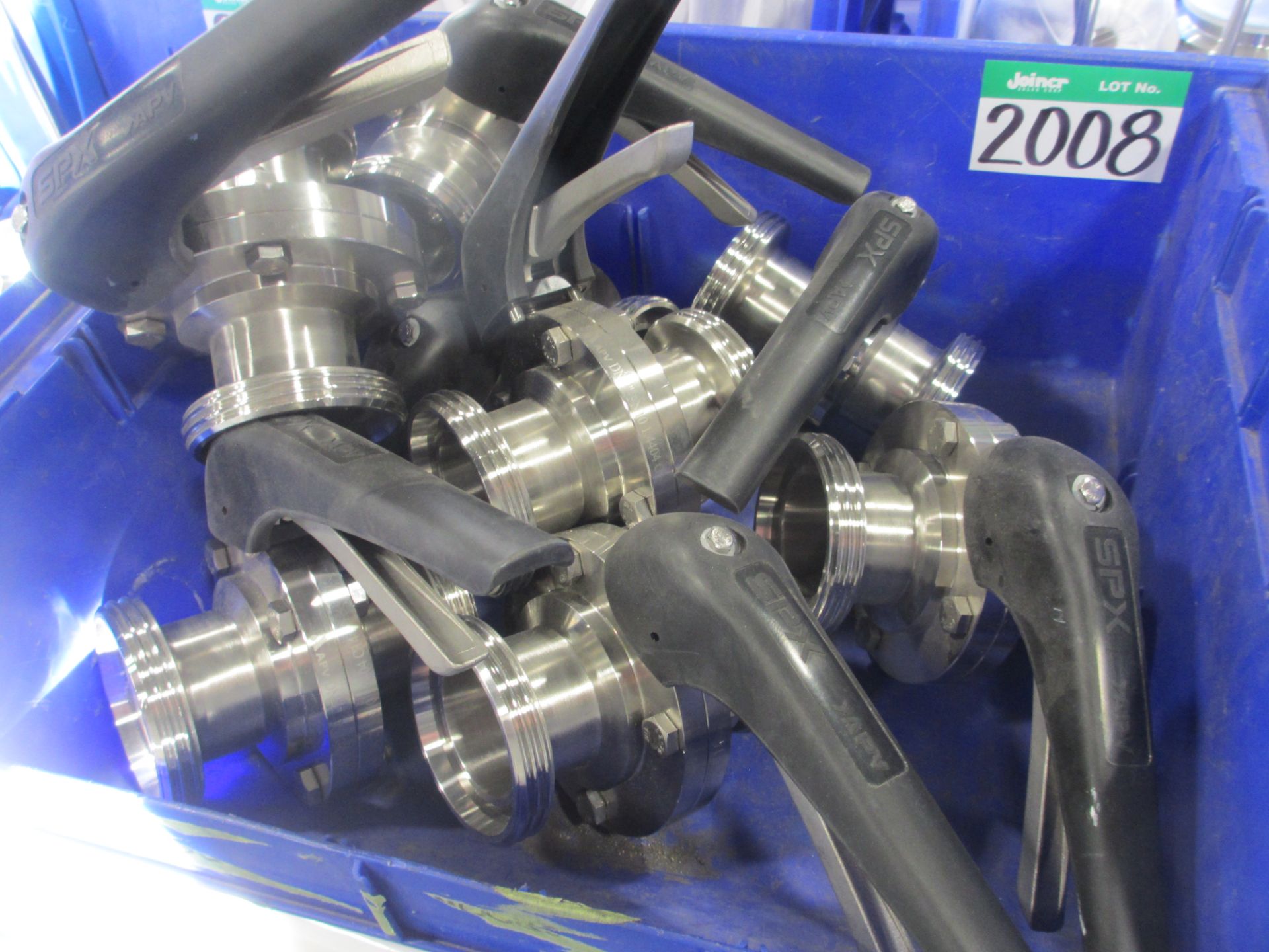 L2: TRAY OF (8) 2IN CLAMPED BUTTERFLY THREADED VALVE