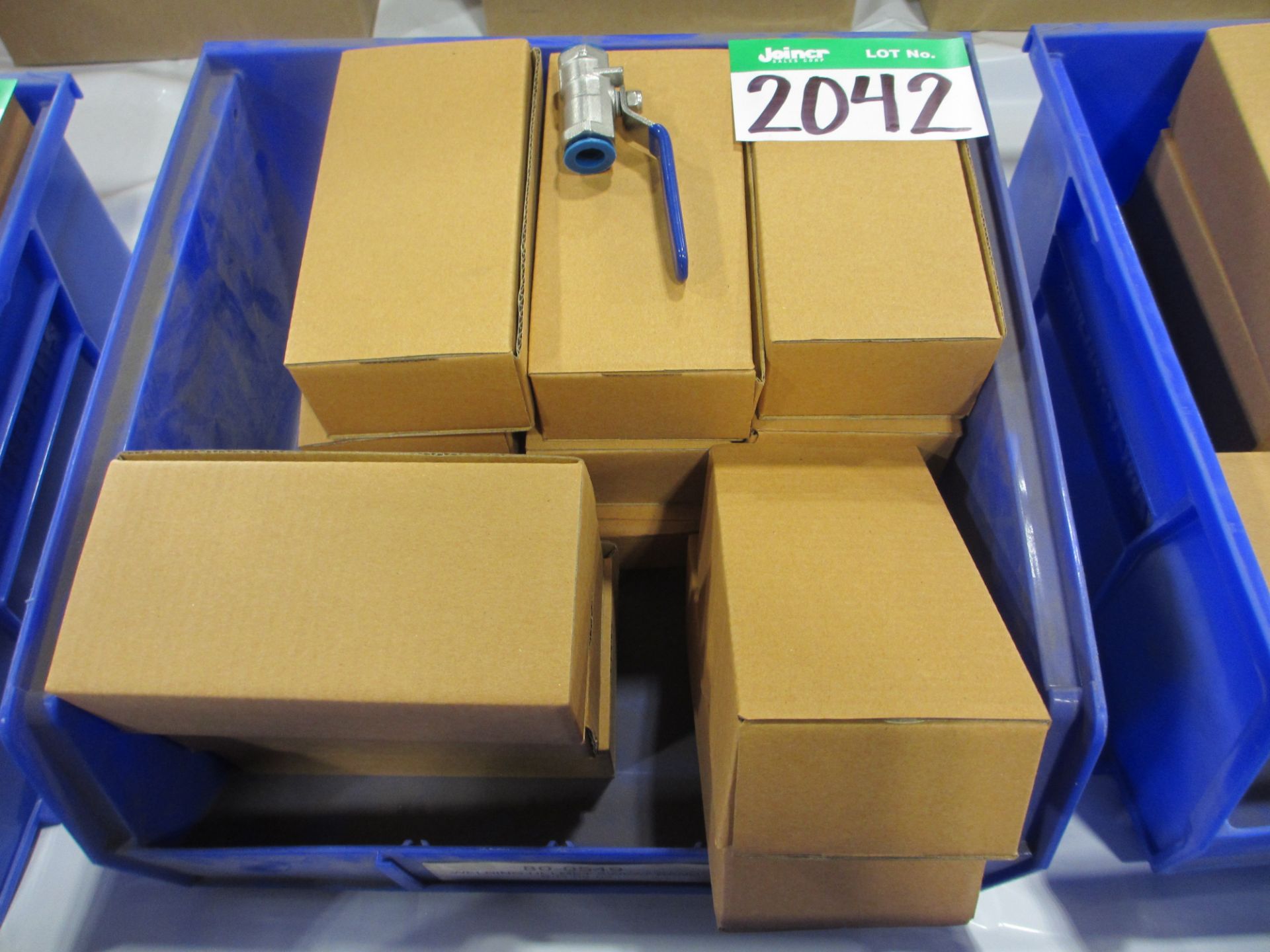 L2: TRAY OF (40) 1/4IN 304 BALL VALVES