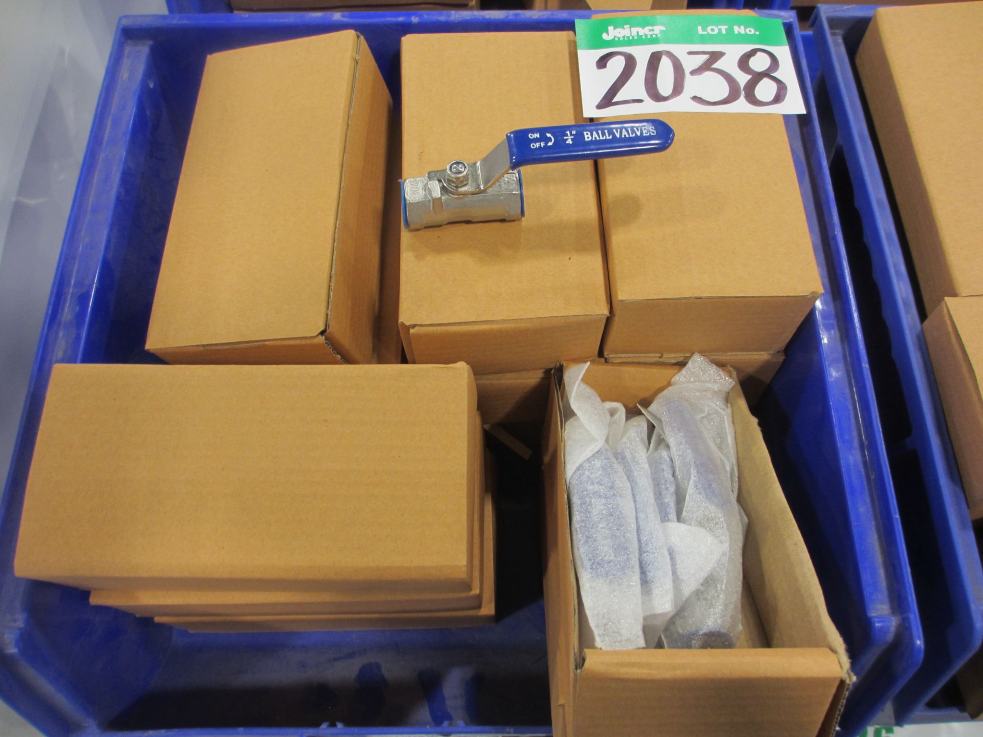 L2: TRAY OF (40) 1/4IN 304 BALL VALVES