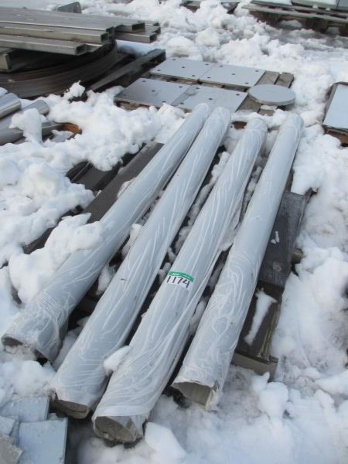 L1: PALLET OF SS 4 1/2IN O.D. X 1/4IN PIPE SECTIONS