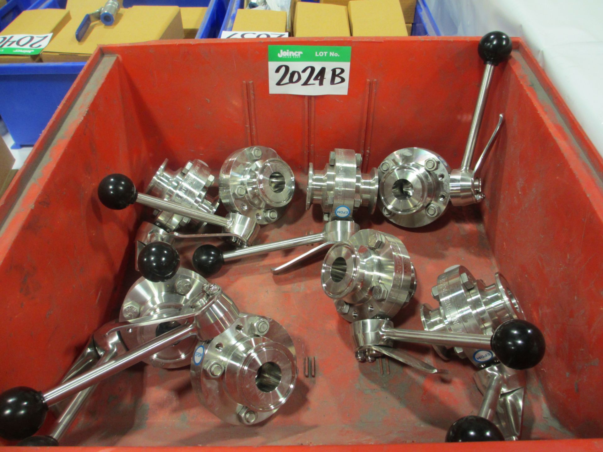 L2: TRAY OF (8) 1IN VALVE W/HANDLE