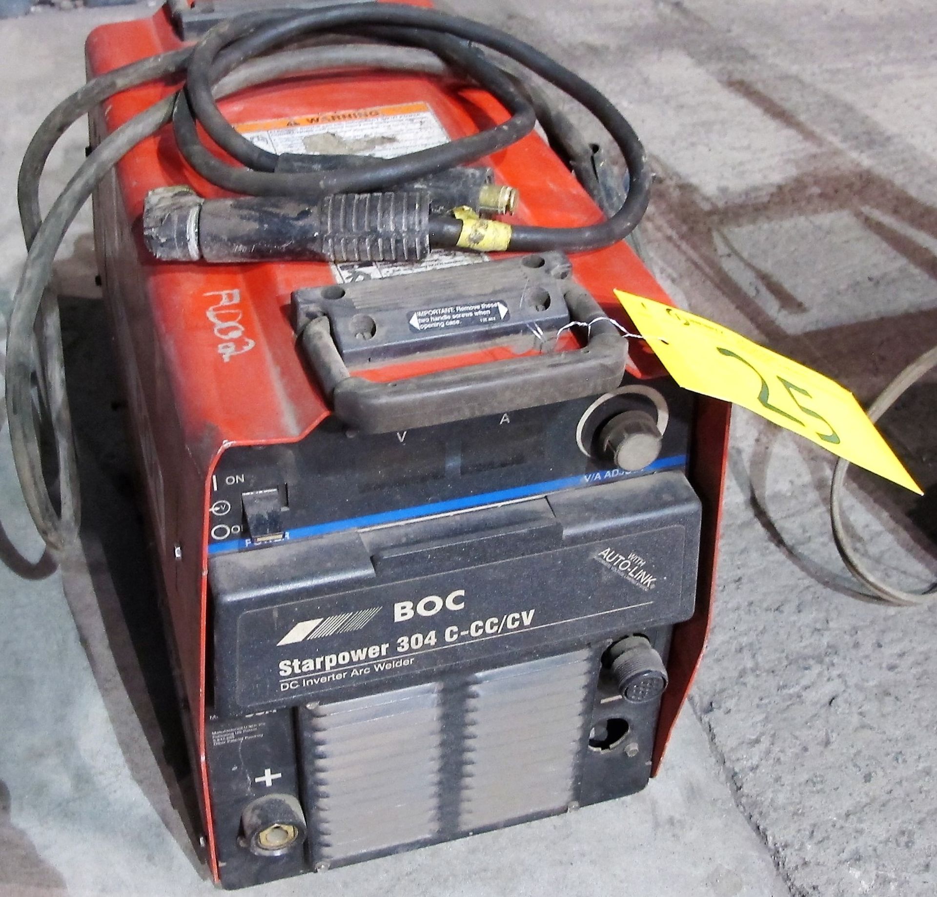 BOC 304 C-CC/CV DC INVERTER ARC WELDER W/ CABLES