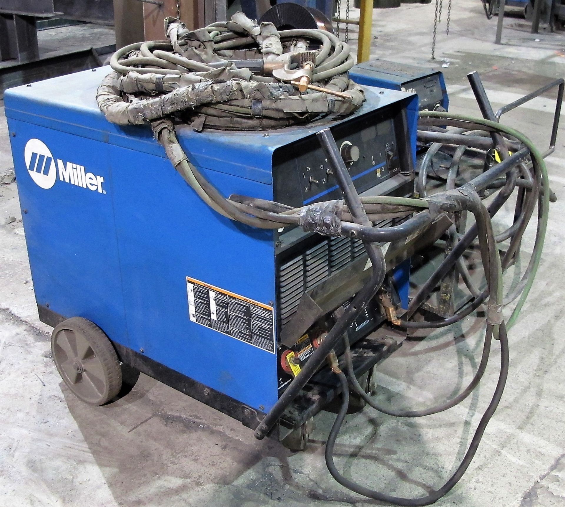 MILLER DELTAWELD 452 WELDER, S/N MC0706594 W/ MILLER 22A WIRE FEEDER, CABLES & CART - Image 3 of 4