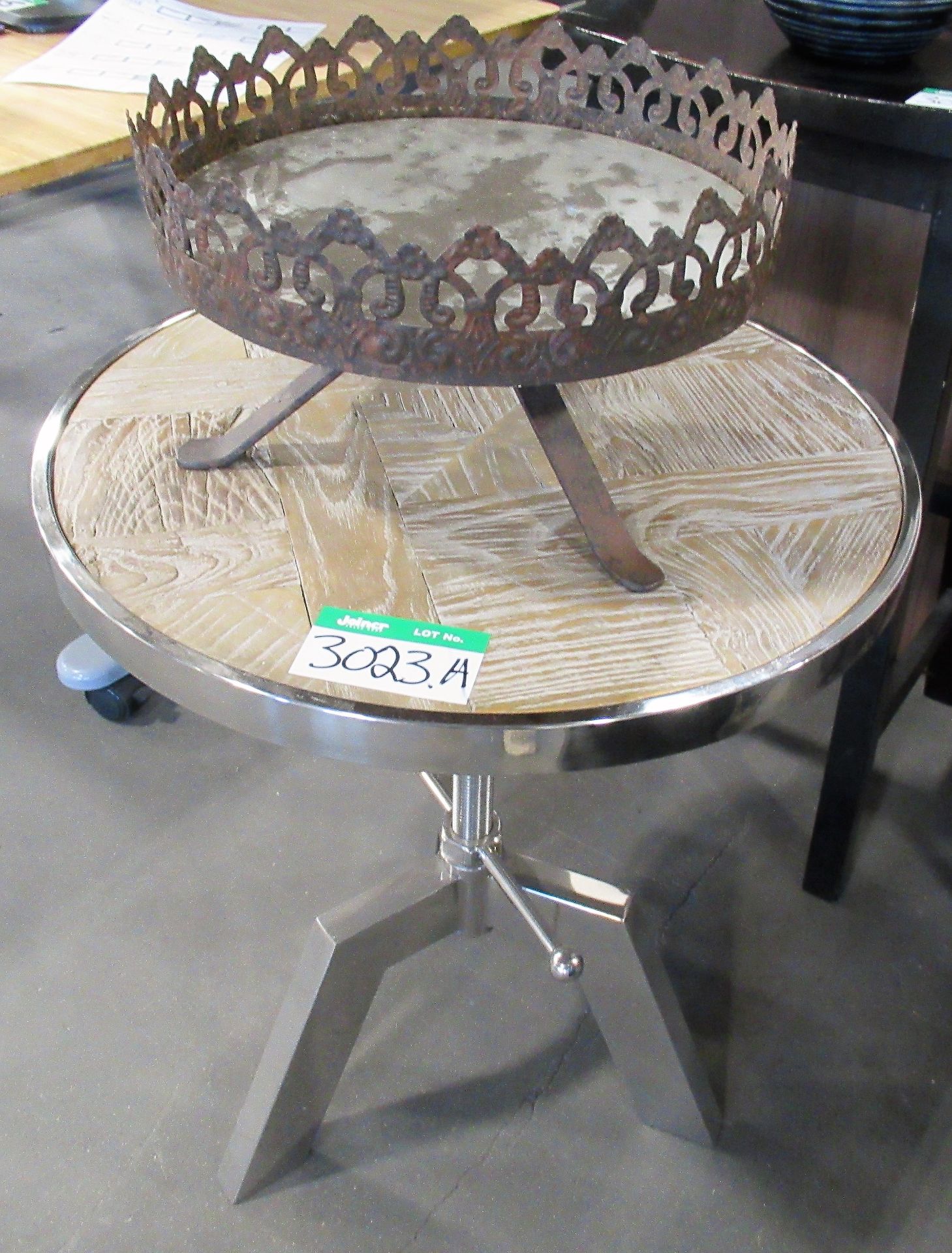 L2: ROUND STEEL TABLE