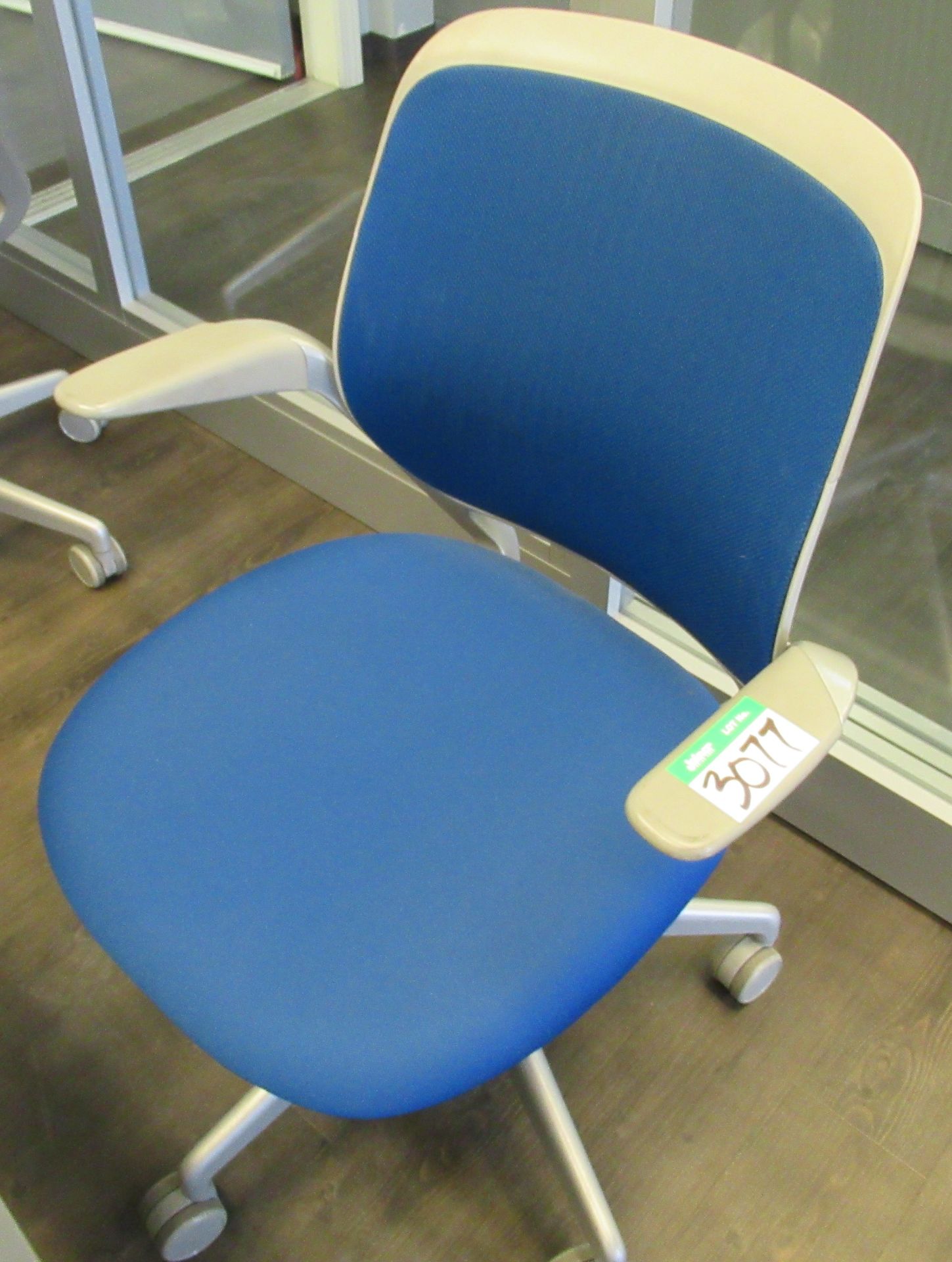 L2: STEEL CASE BLUE S/T ARM CHAIR