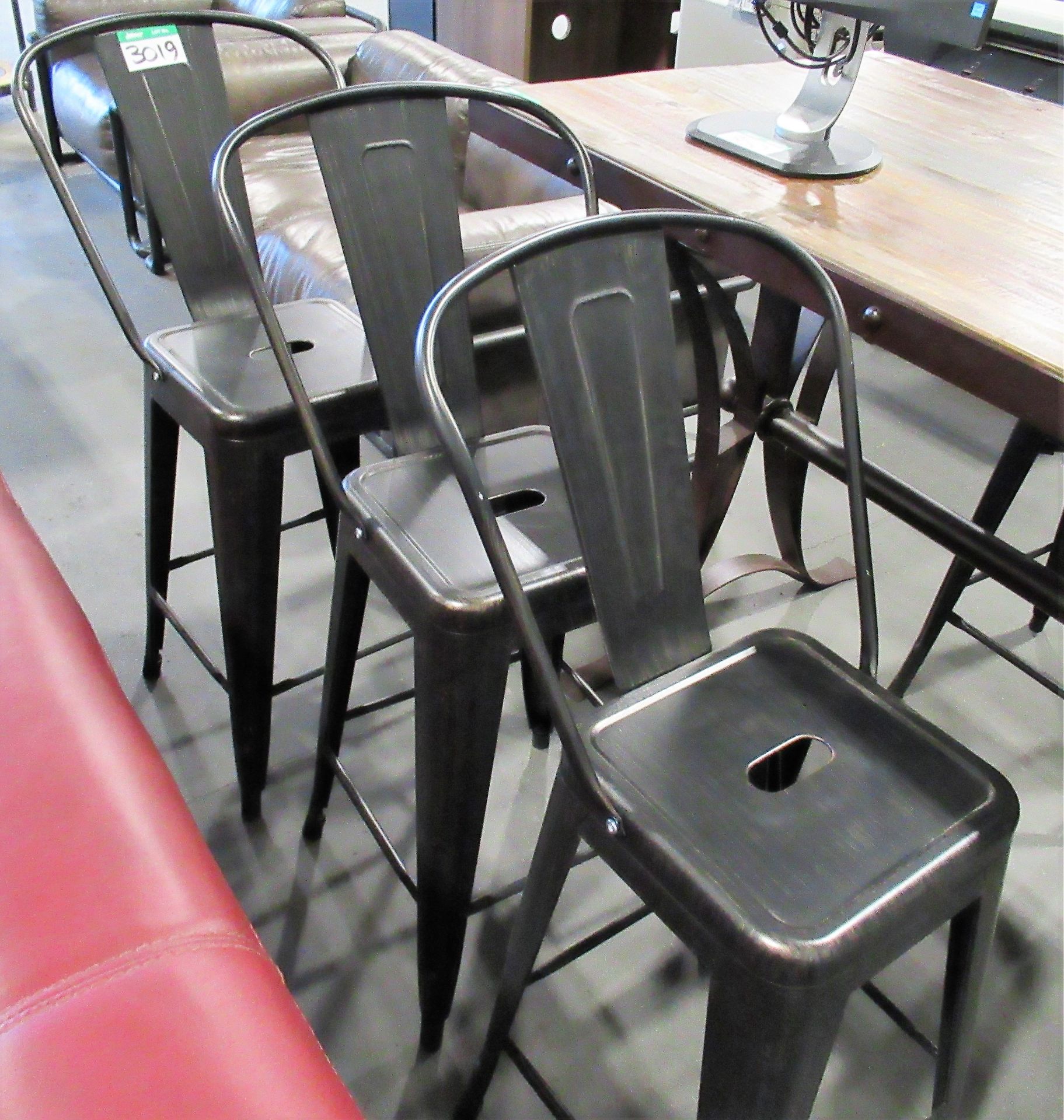 L2: 6 STEEL BAR STOOLS