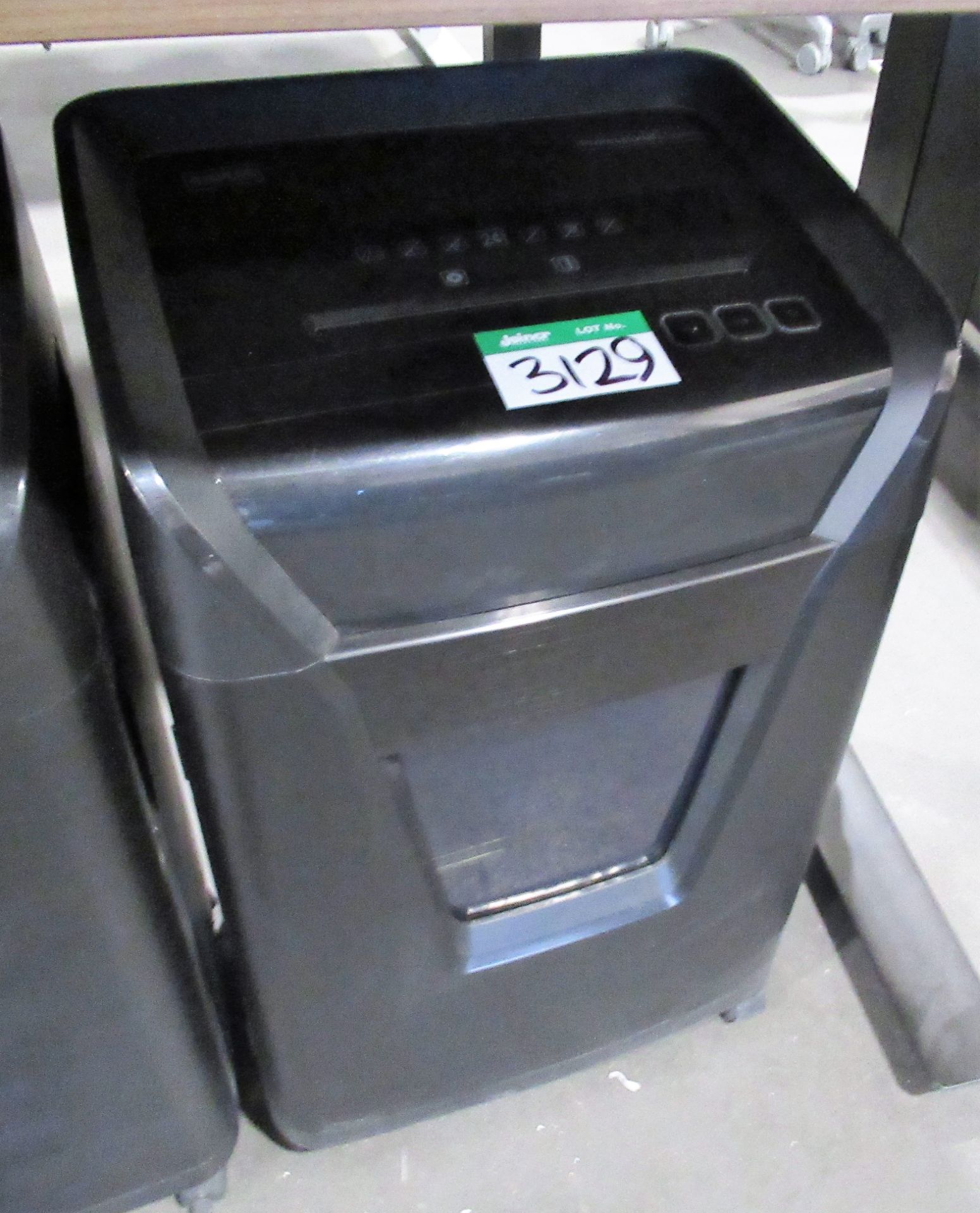 L2: STAPLES PAPER SHREDDER