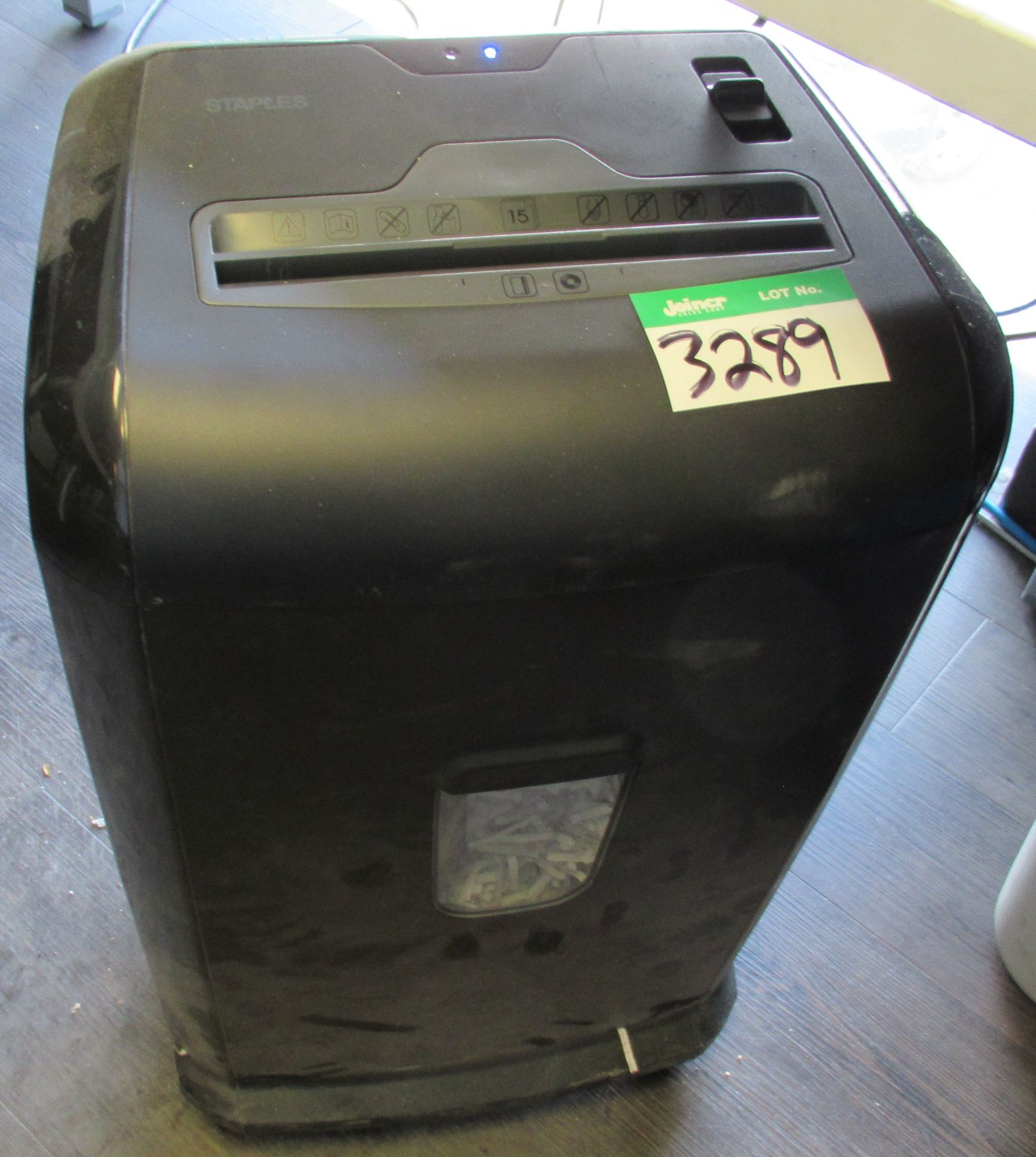 L2: STAPLES PAPER SHREDDER