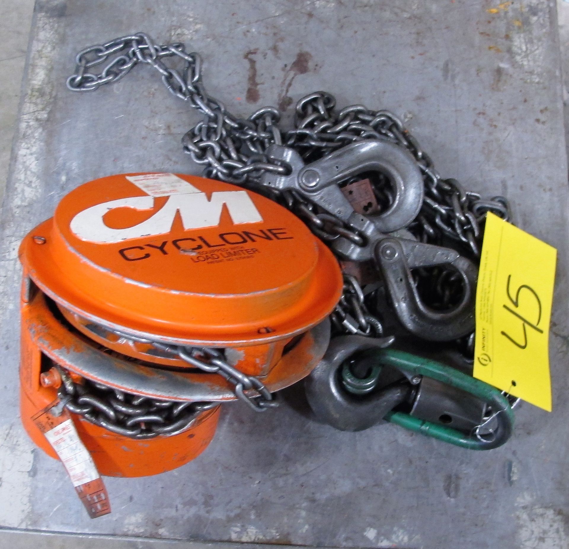 CM CYCLONE 1/2 TON MANUAL HOIST