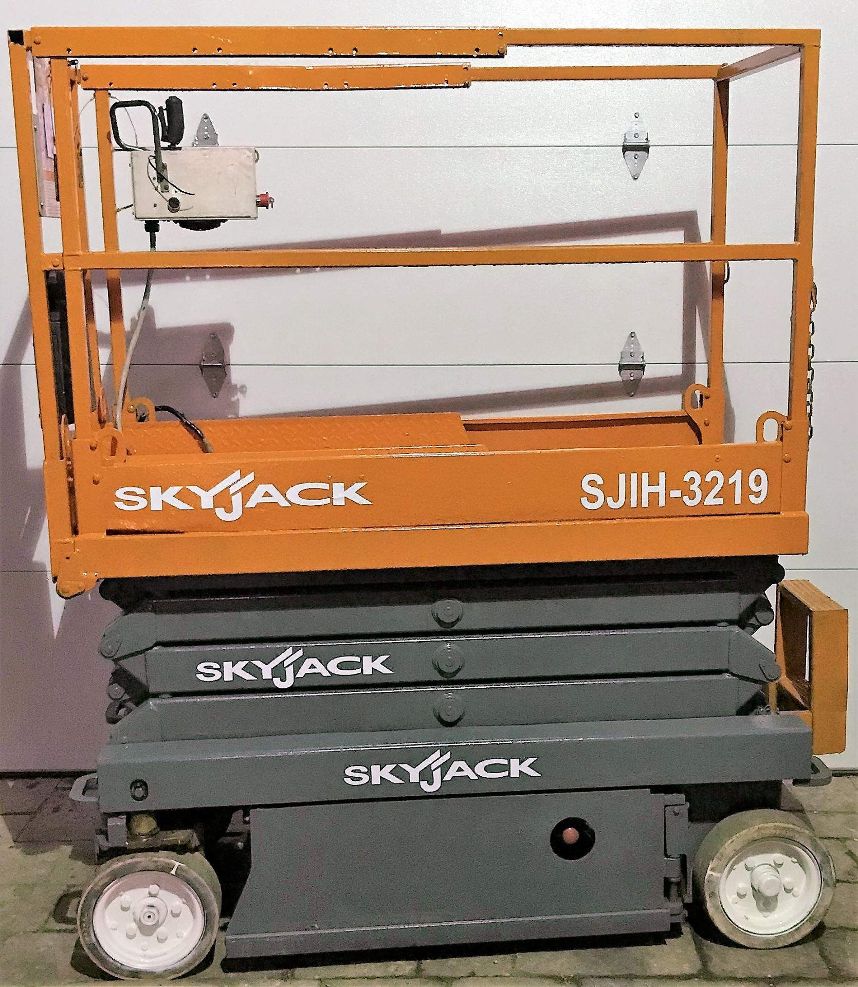 SKYJACK SJIH-3219 ELECTRIC SCISSOR LIFT