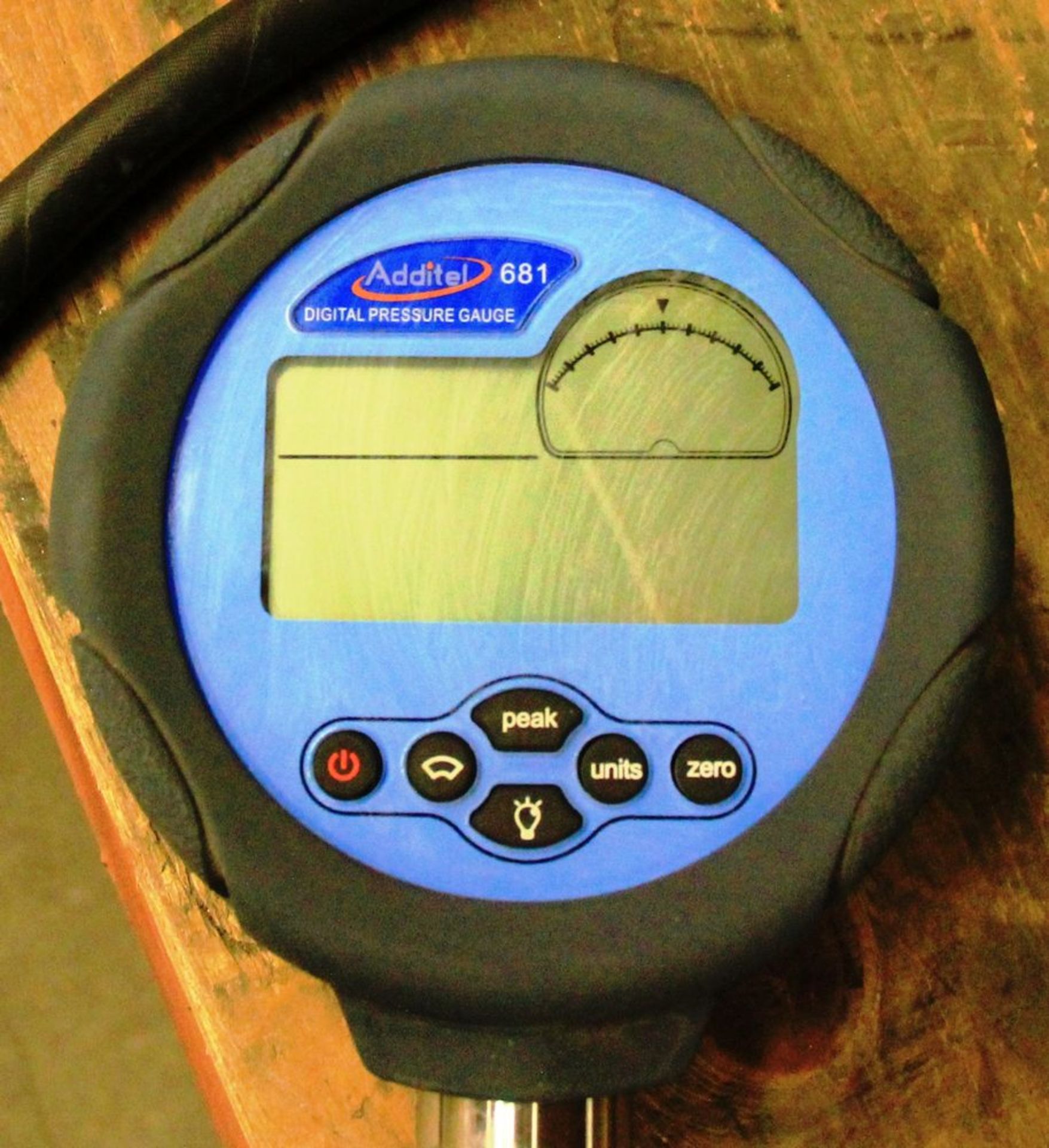 ADDITEL 681 DIGITAL READ-OUT PRESSURE GAUGE - Image 2 of 2