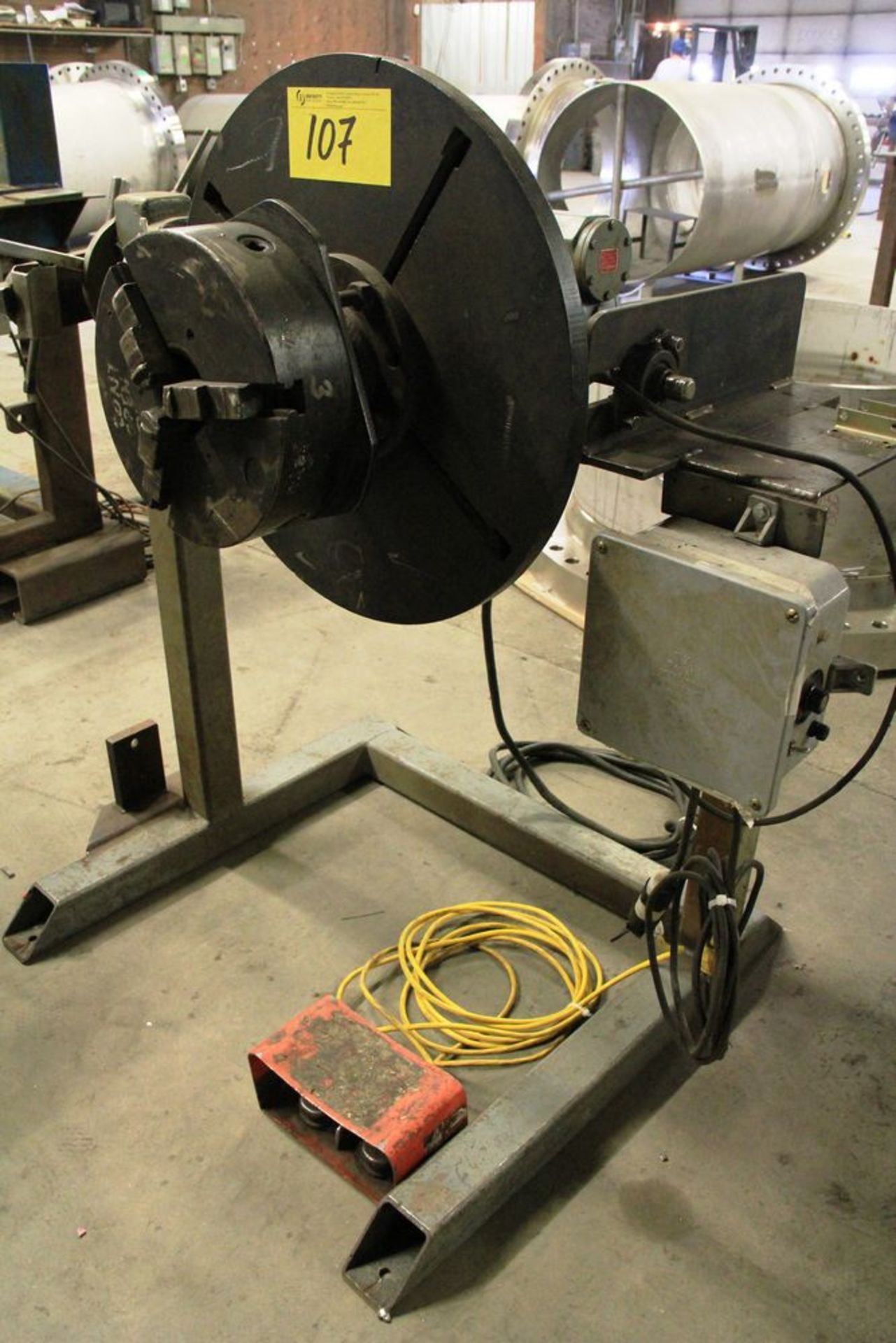 IRCO 2-2526 WELDING POSITIONER, 24" FACE PLATE, 3 JAW CHUCK, FOOT CONTROLLER, 1 PHASE, 110 AMP,